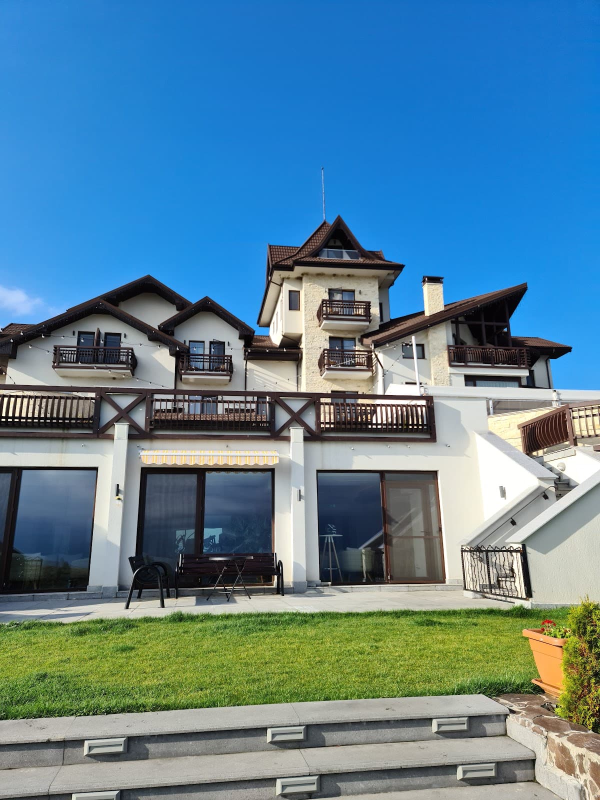 Păltiniș Resort - Image 1