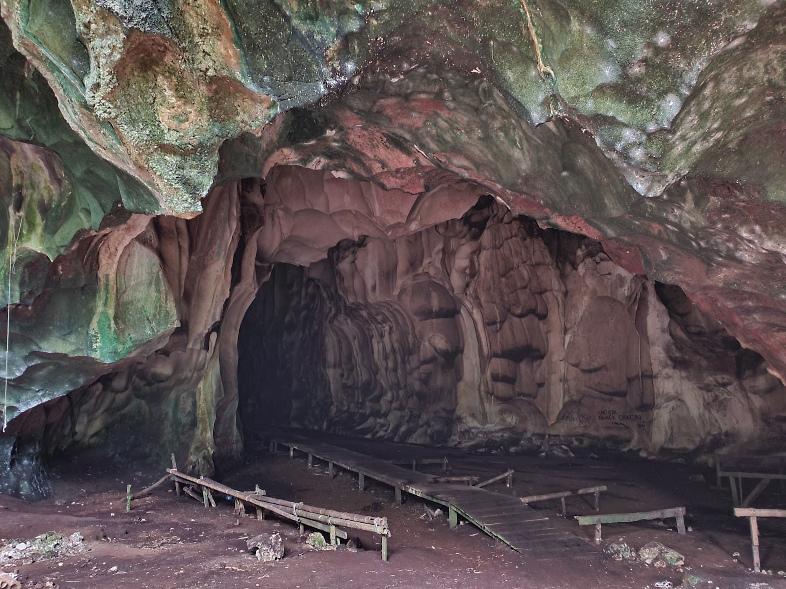 Madai Caves - Image 1