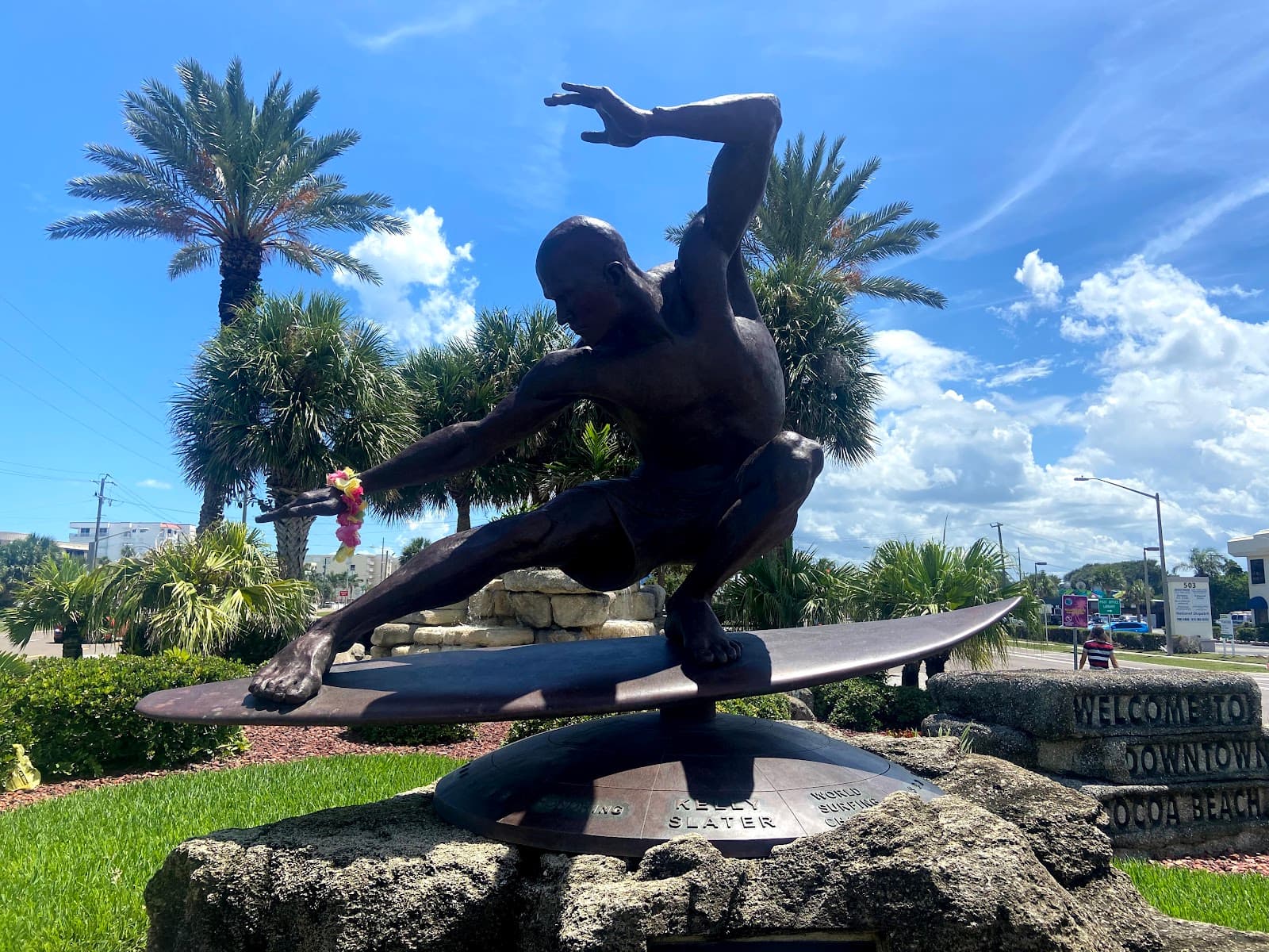 Kelly Slater Statue - Image 1