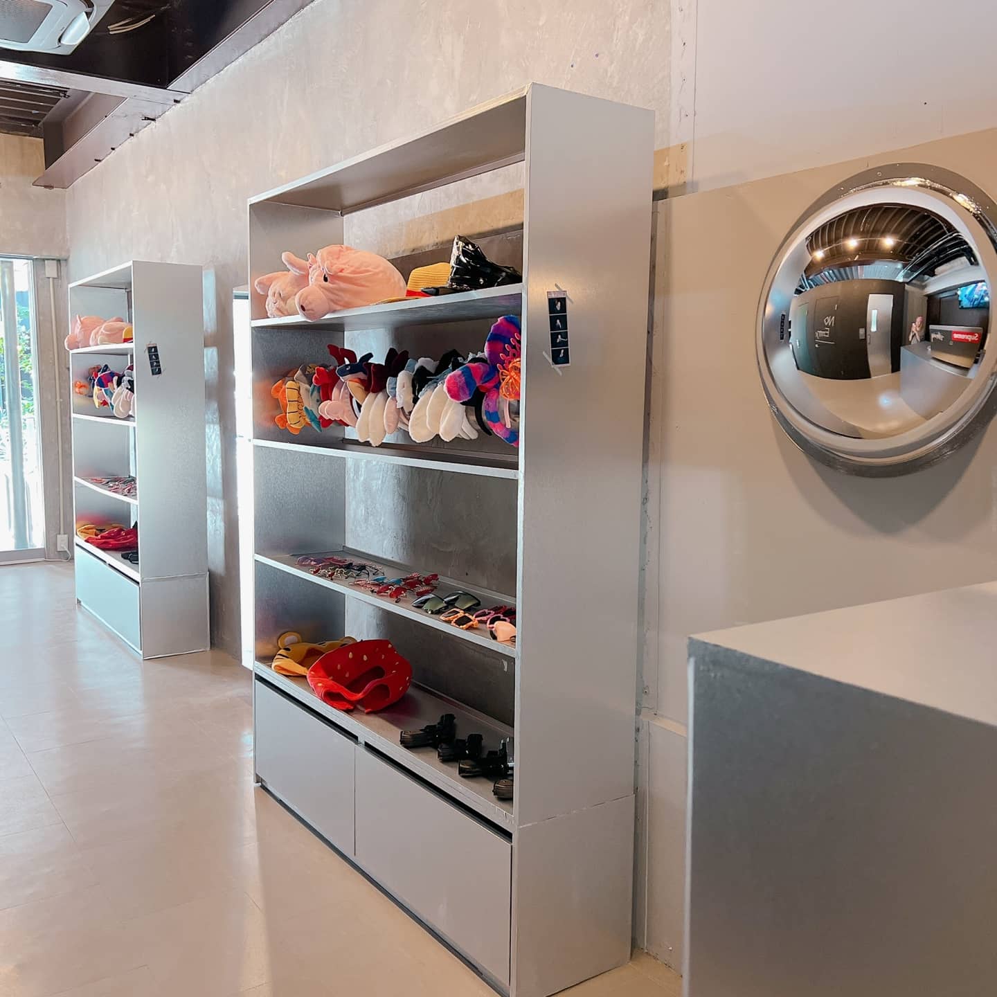 Elevator-Style Photo Rooms