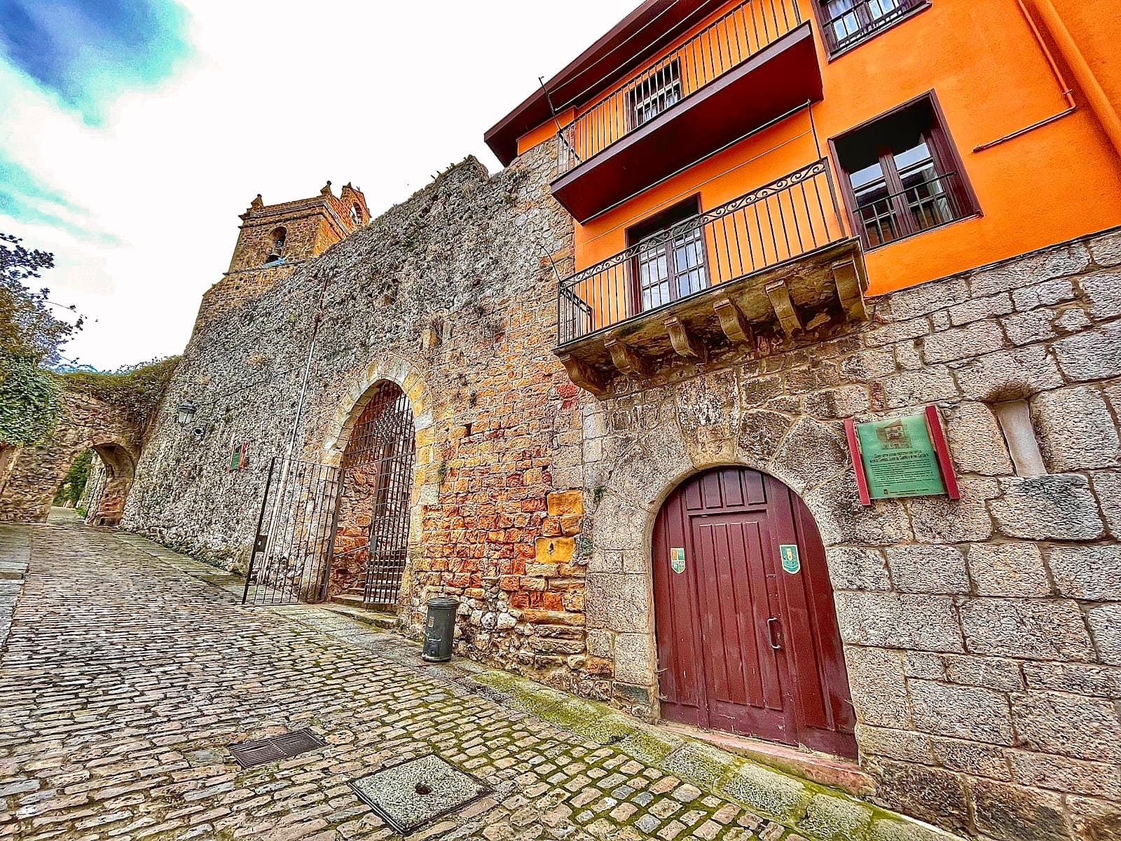 Medieval Walls and Gates of Laredo - Image 1