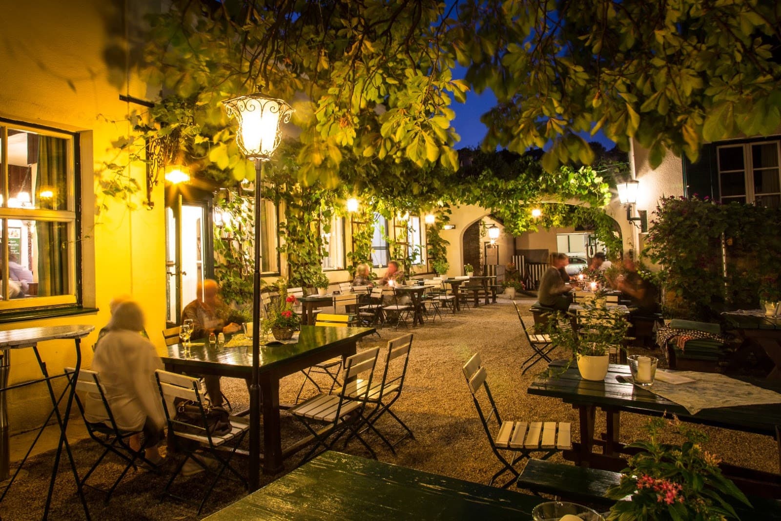 Various Heuriger in Grinzing - Image 1