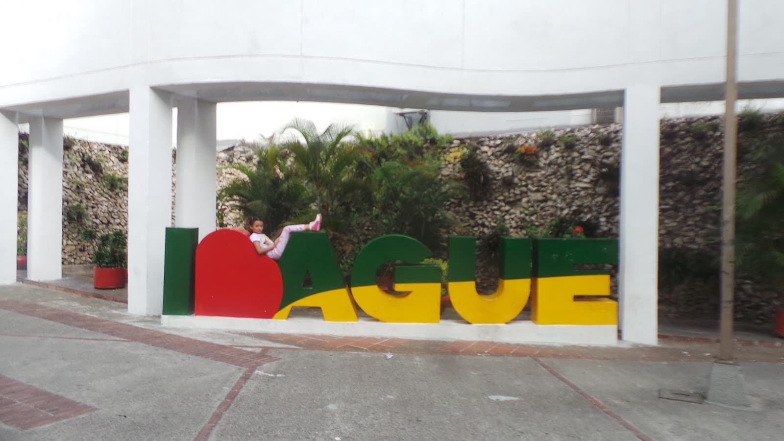 Plazoleta Darío Echandía - Image 1