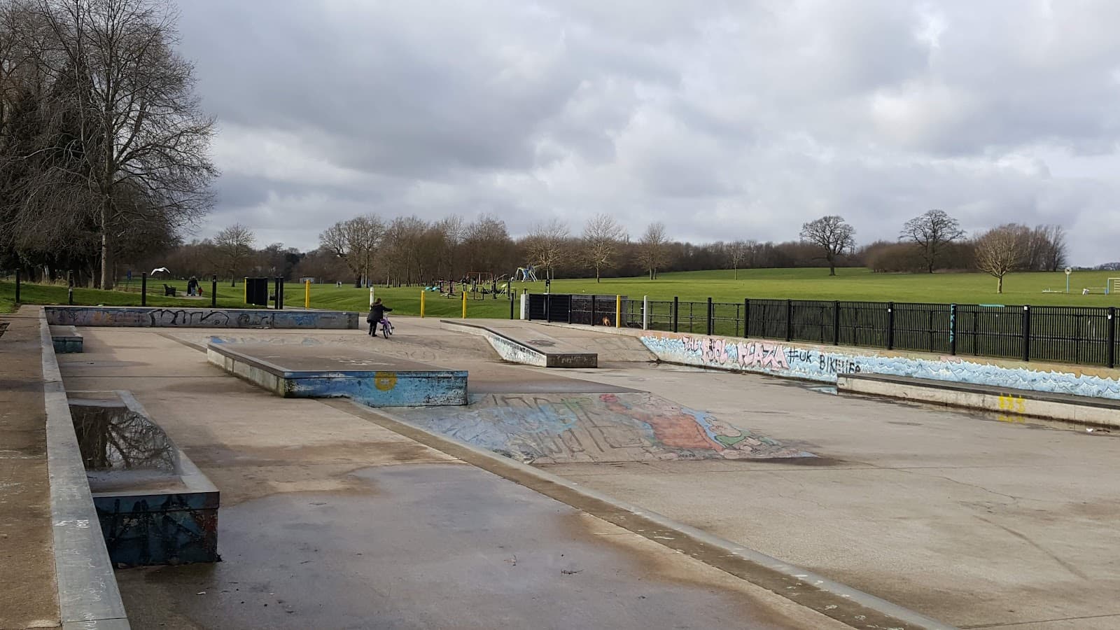 Braunstone Park and Gardens - Image 1