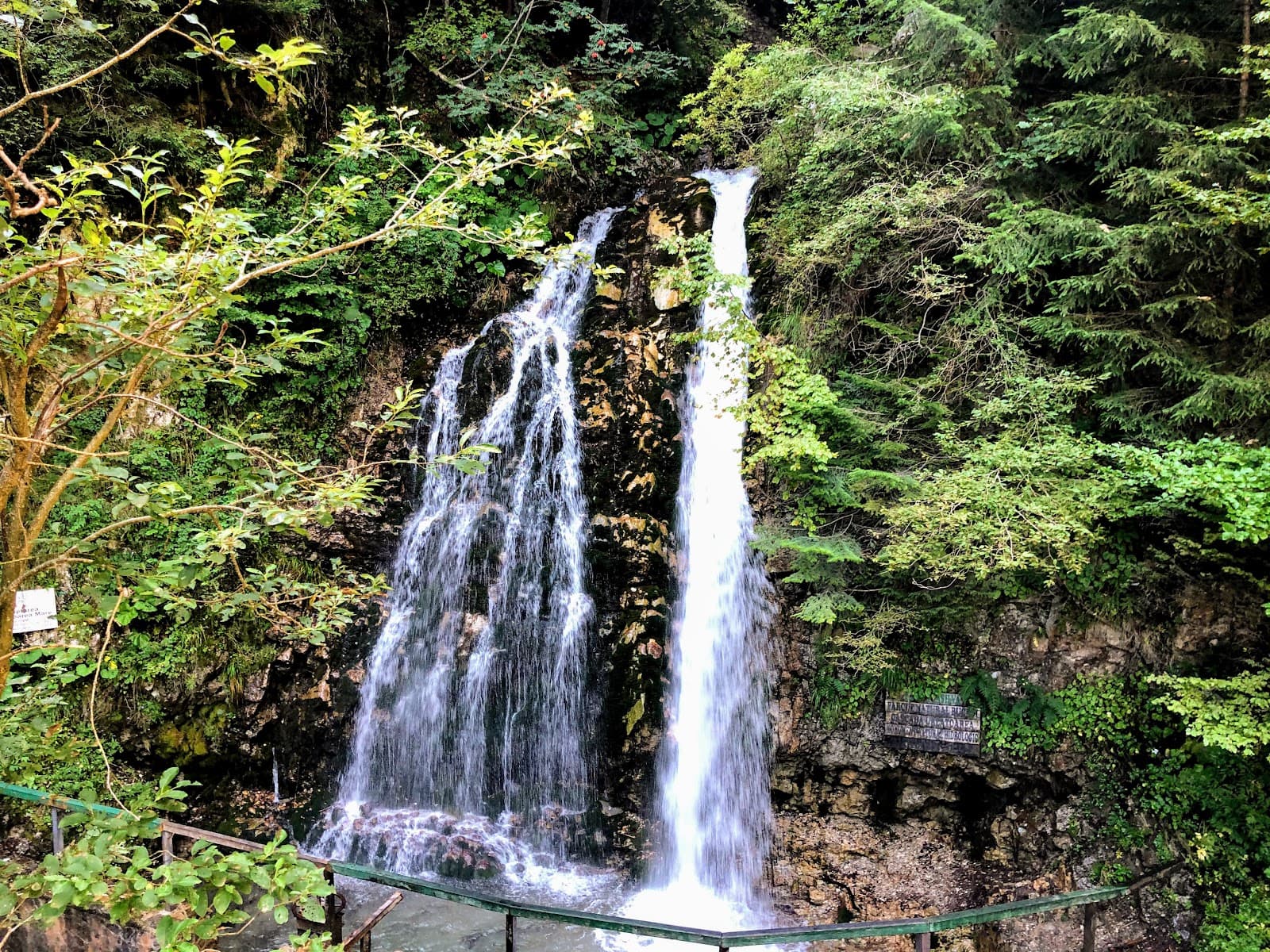 Urlătoarea Waterfall - Image 1