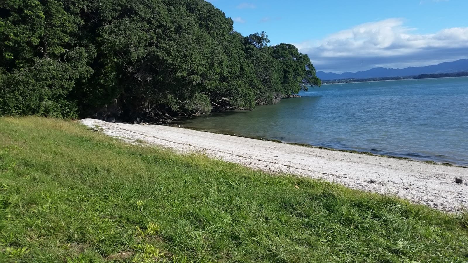 Cave Bay, Bowentown - Image 1