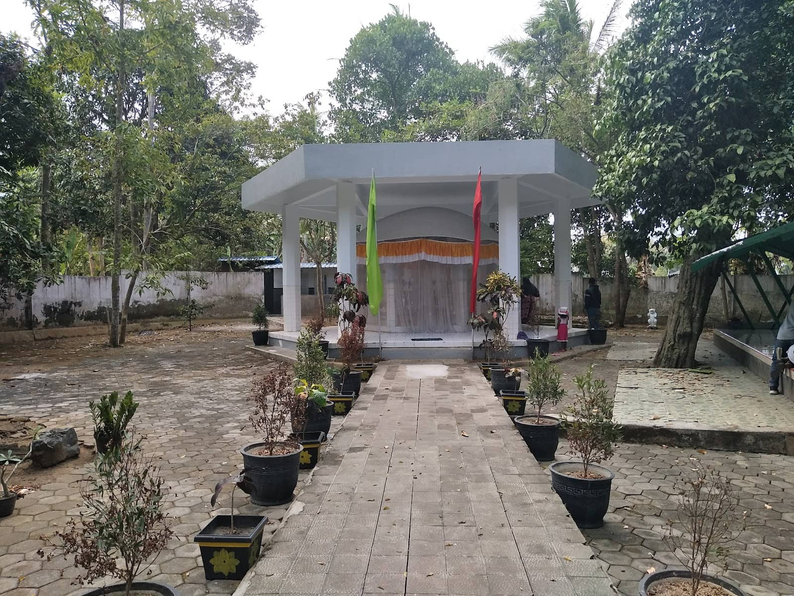 Candi Puncak Agung Macan Putih