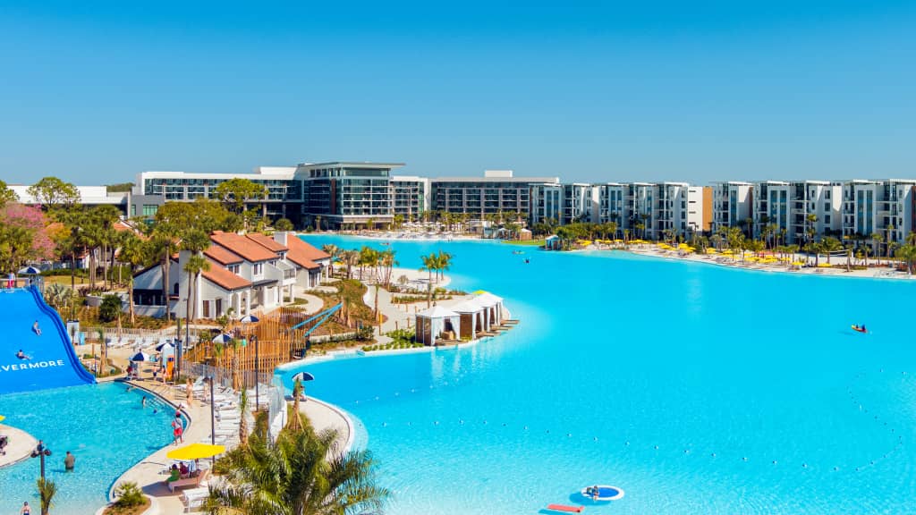 Beachfront Dining & Vibes