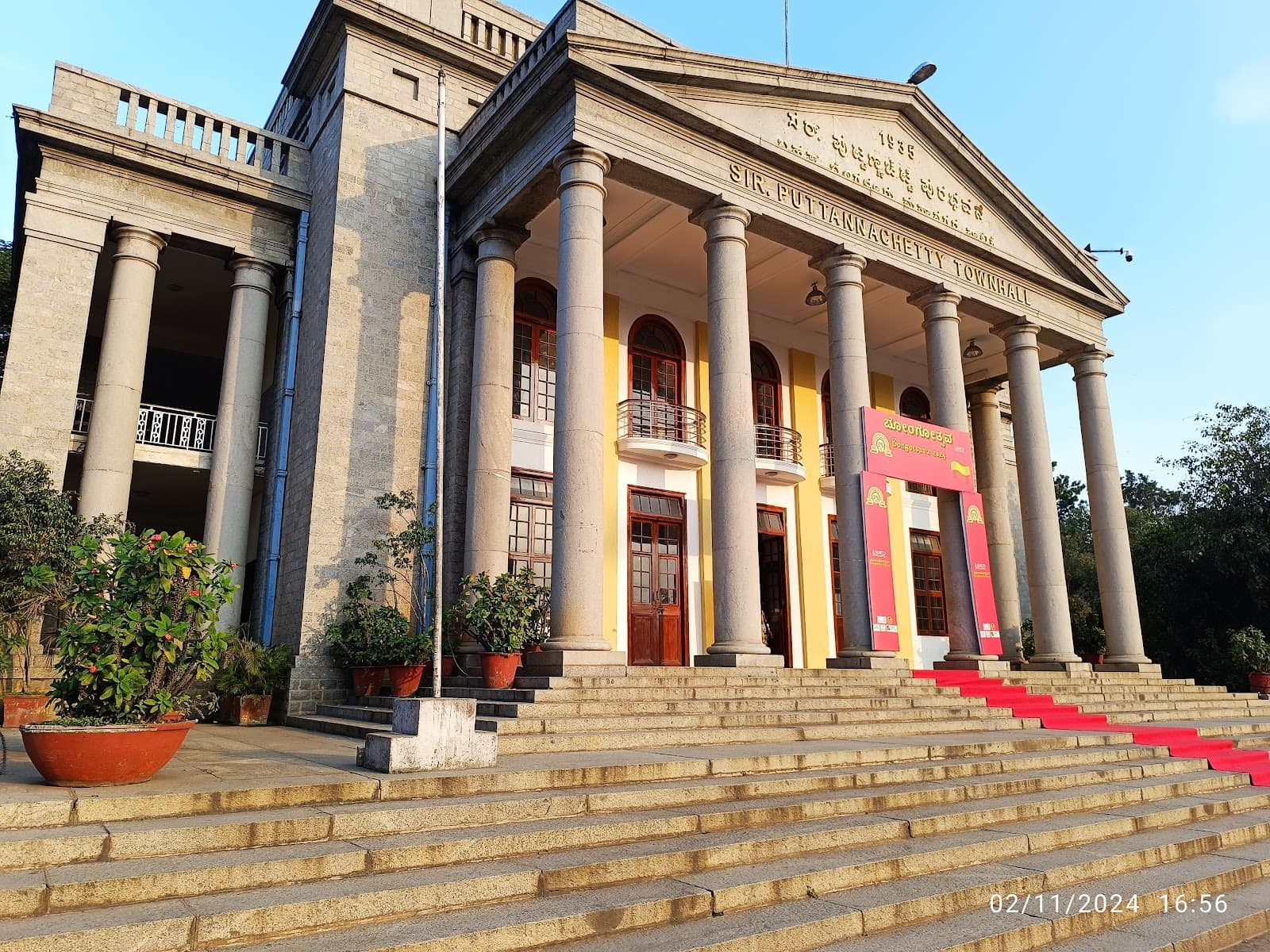 Sir Puttanna Chetty Town Hall - Image 1