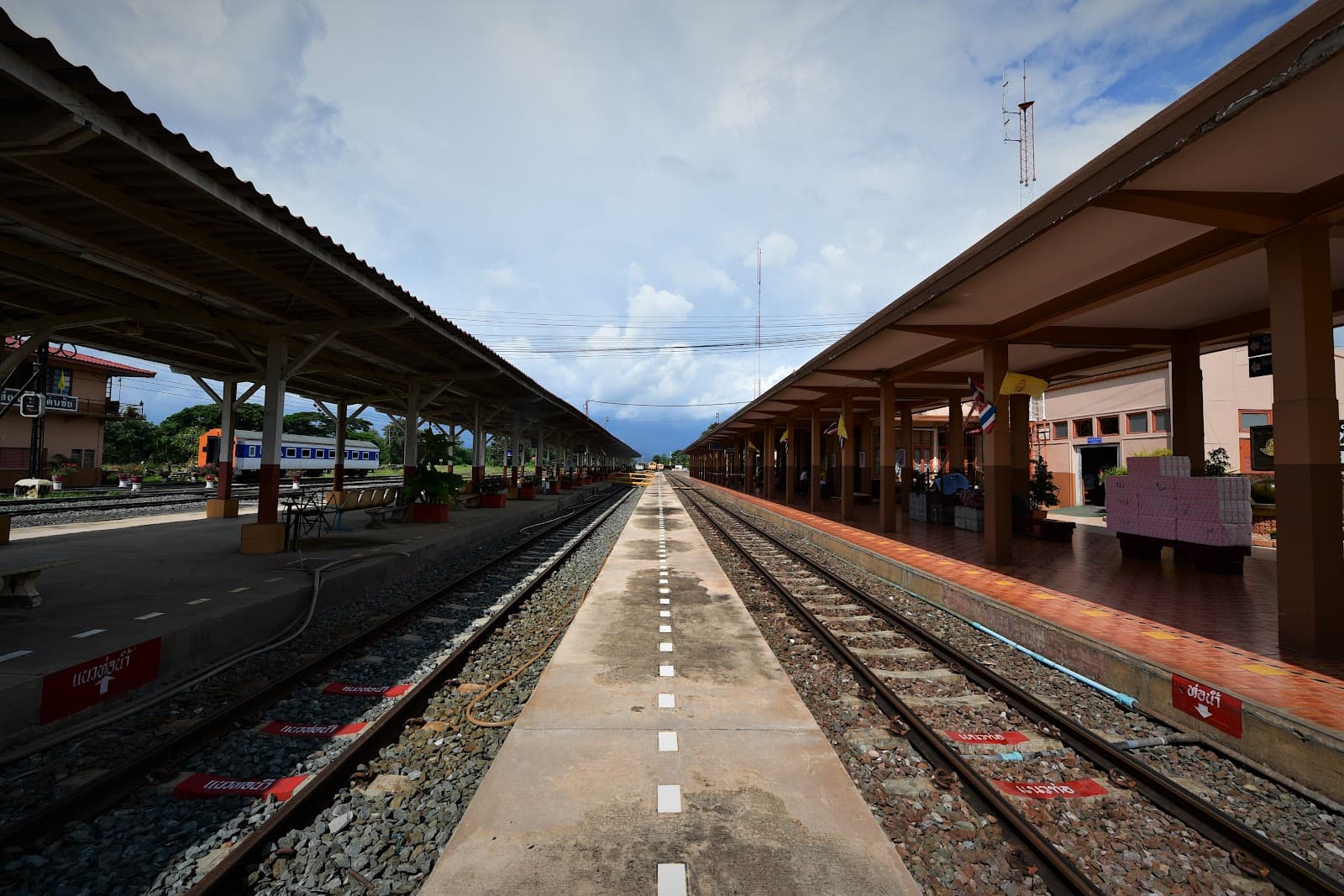 Den Chai Railway Station - Image 1