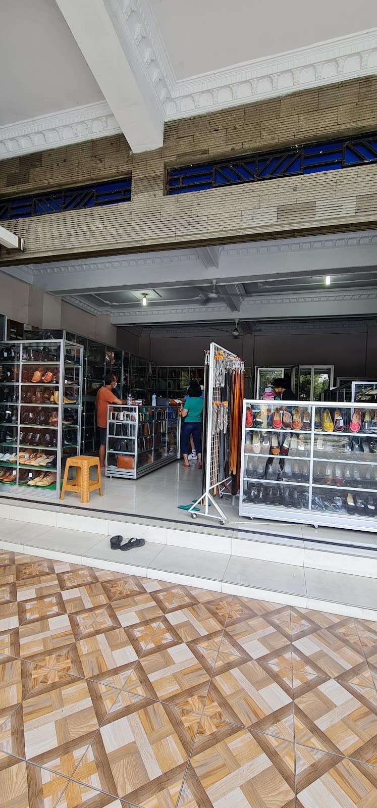 Manding Leather Village - Image 1