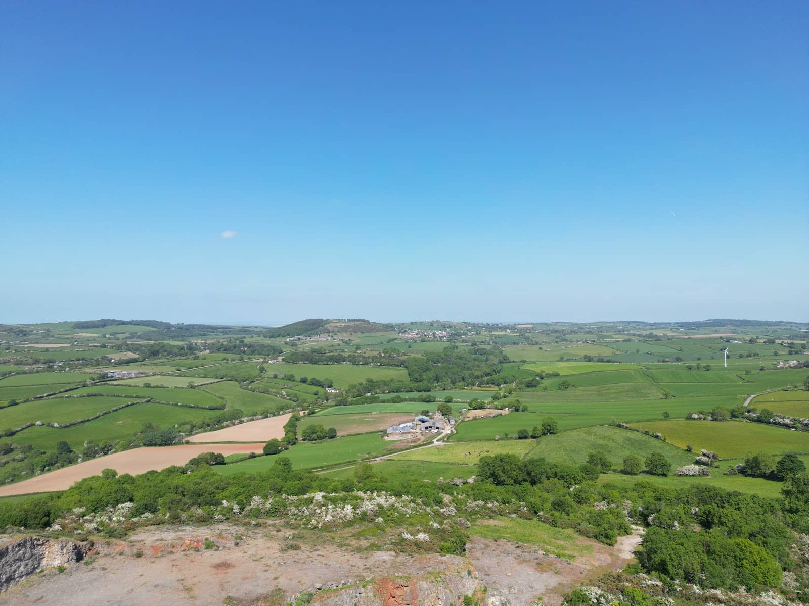 Peaceful Hilltop Escape