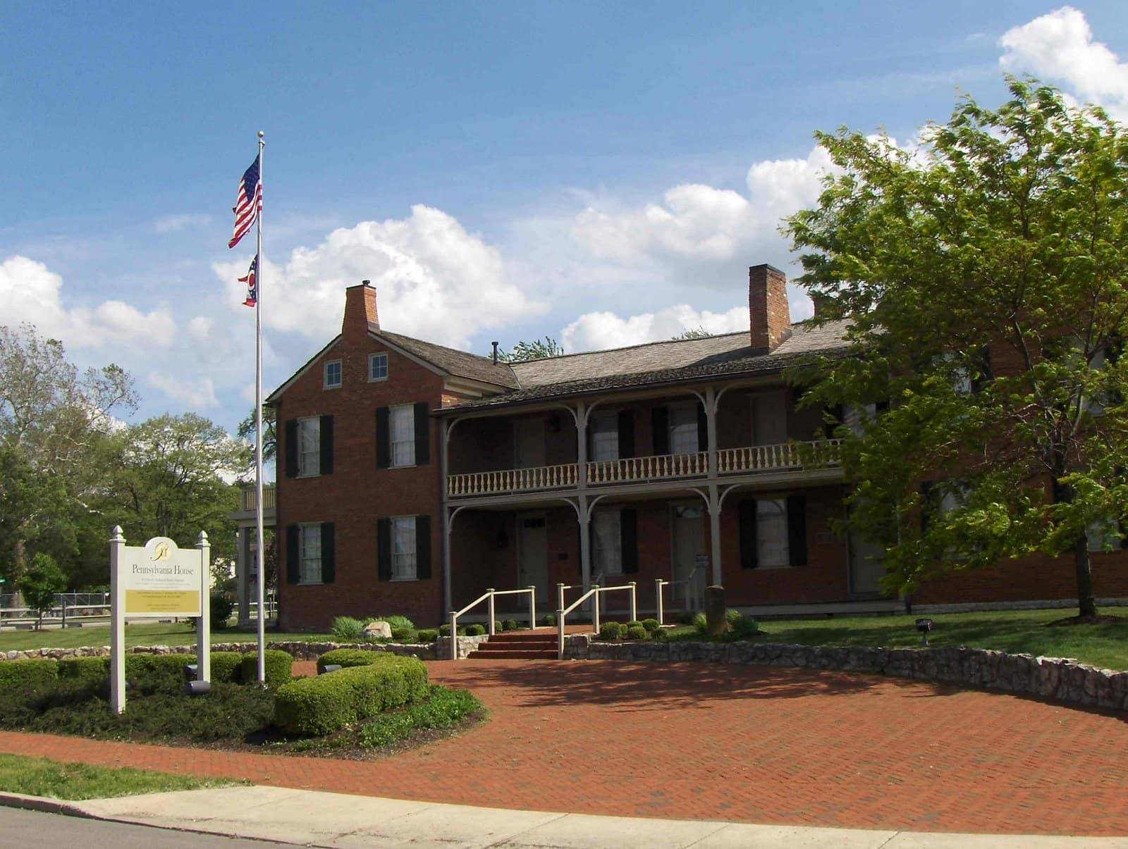 Federal-Style Inn Architecture