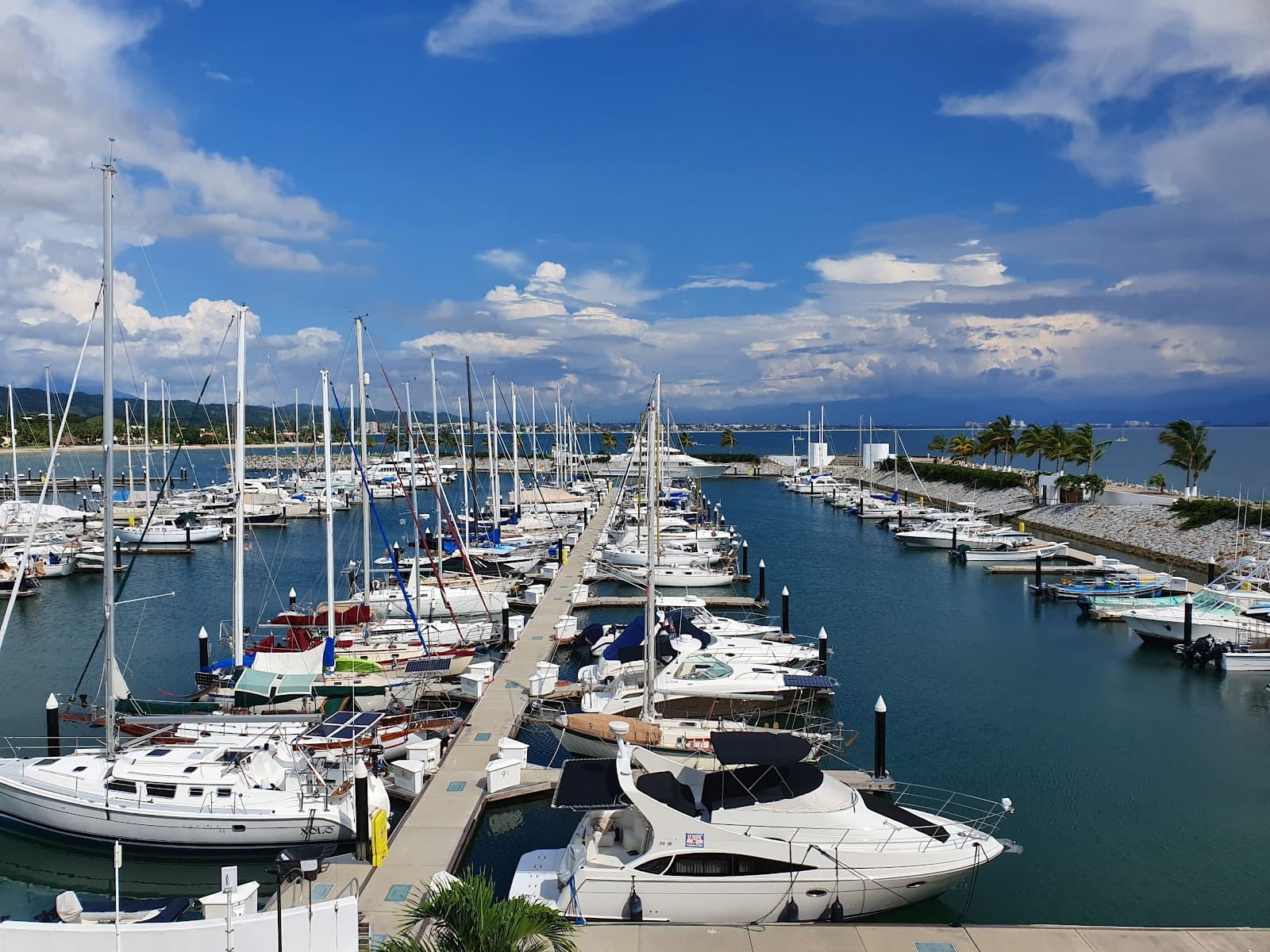 La Cruz de Huanacaxtle Marina - Image 1