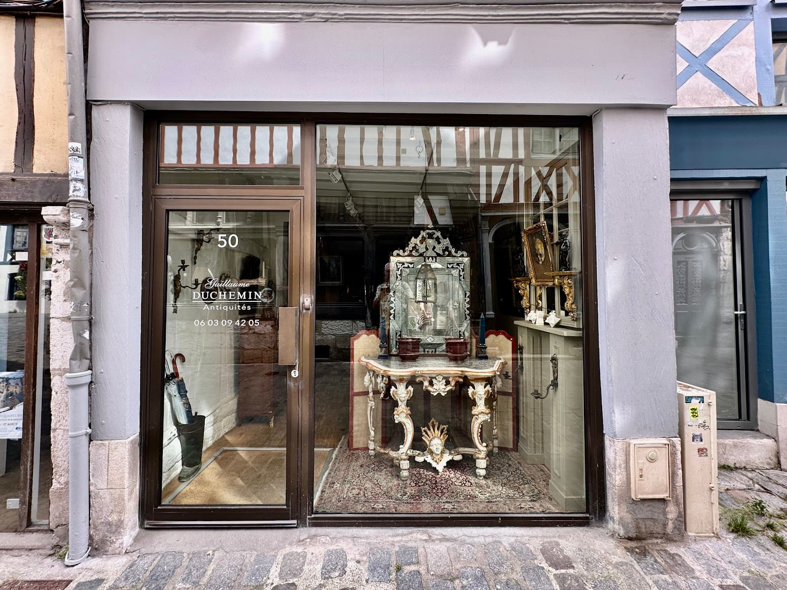 Rue Damiette Antiques - Image 1