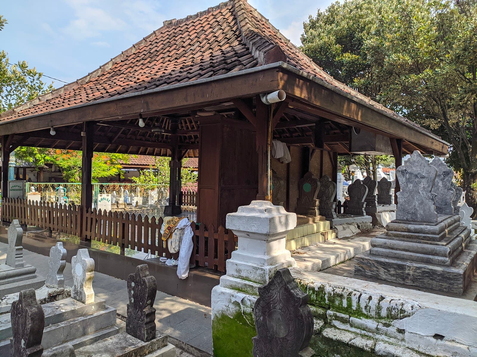 Sunan Gunung Jati Tomb Complex (Astana) - Image 1