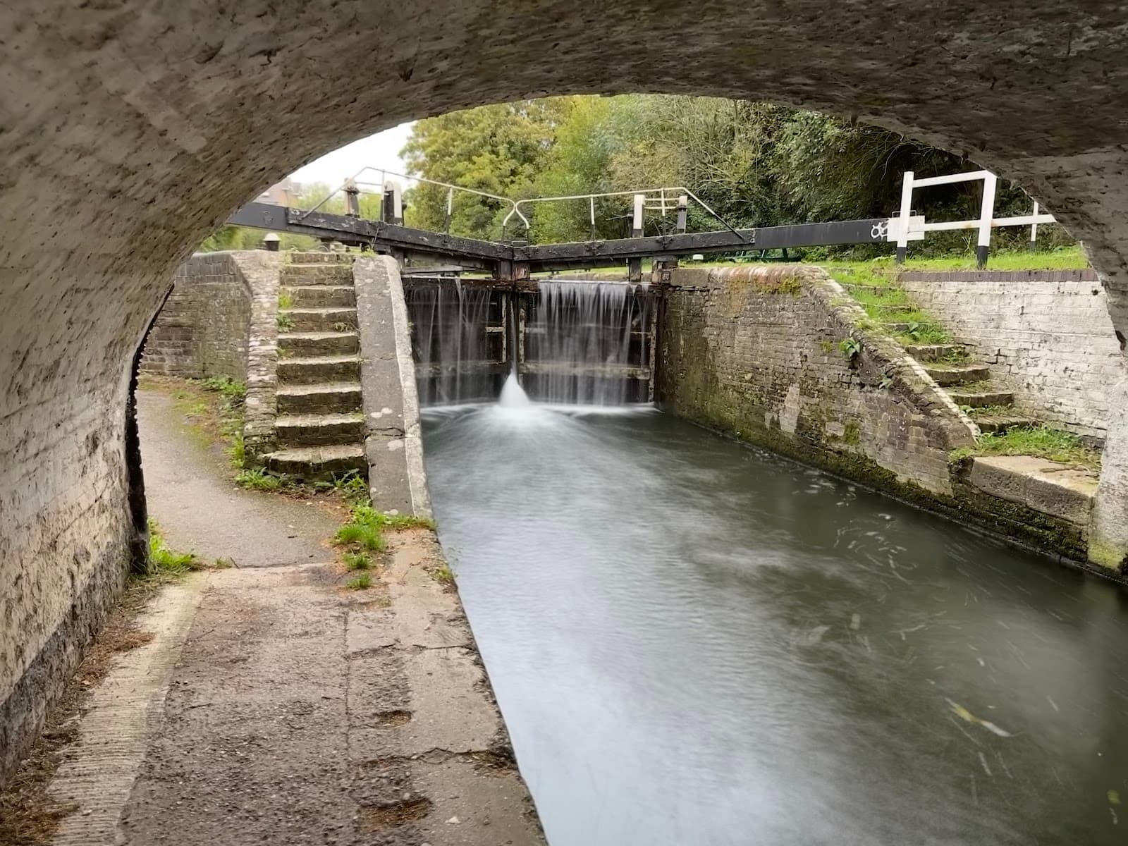 Springwell Lock and Lake - Image 1