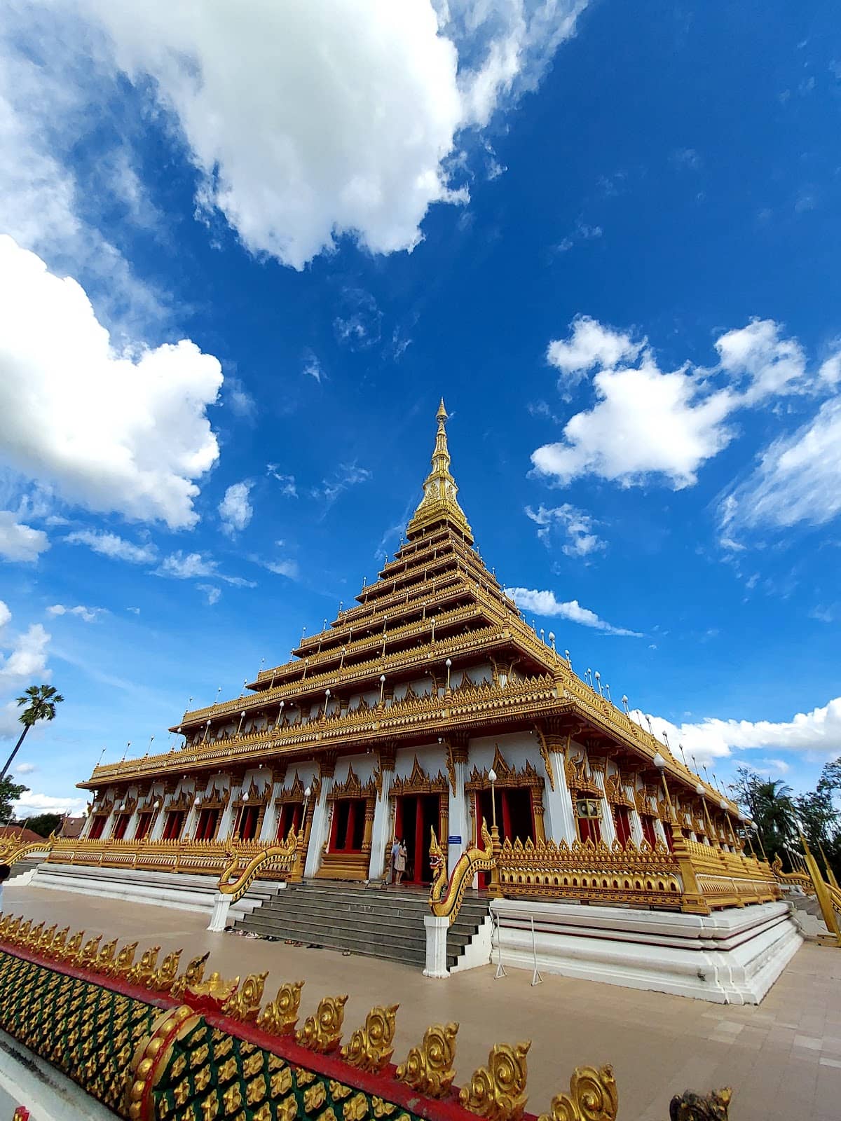 Intricate Murals and Carvings