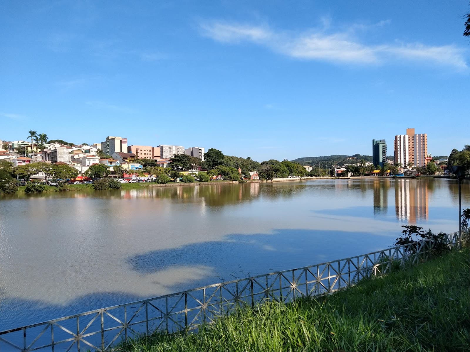 Feira do Lago do Taboão (night market) - Image 1