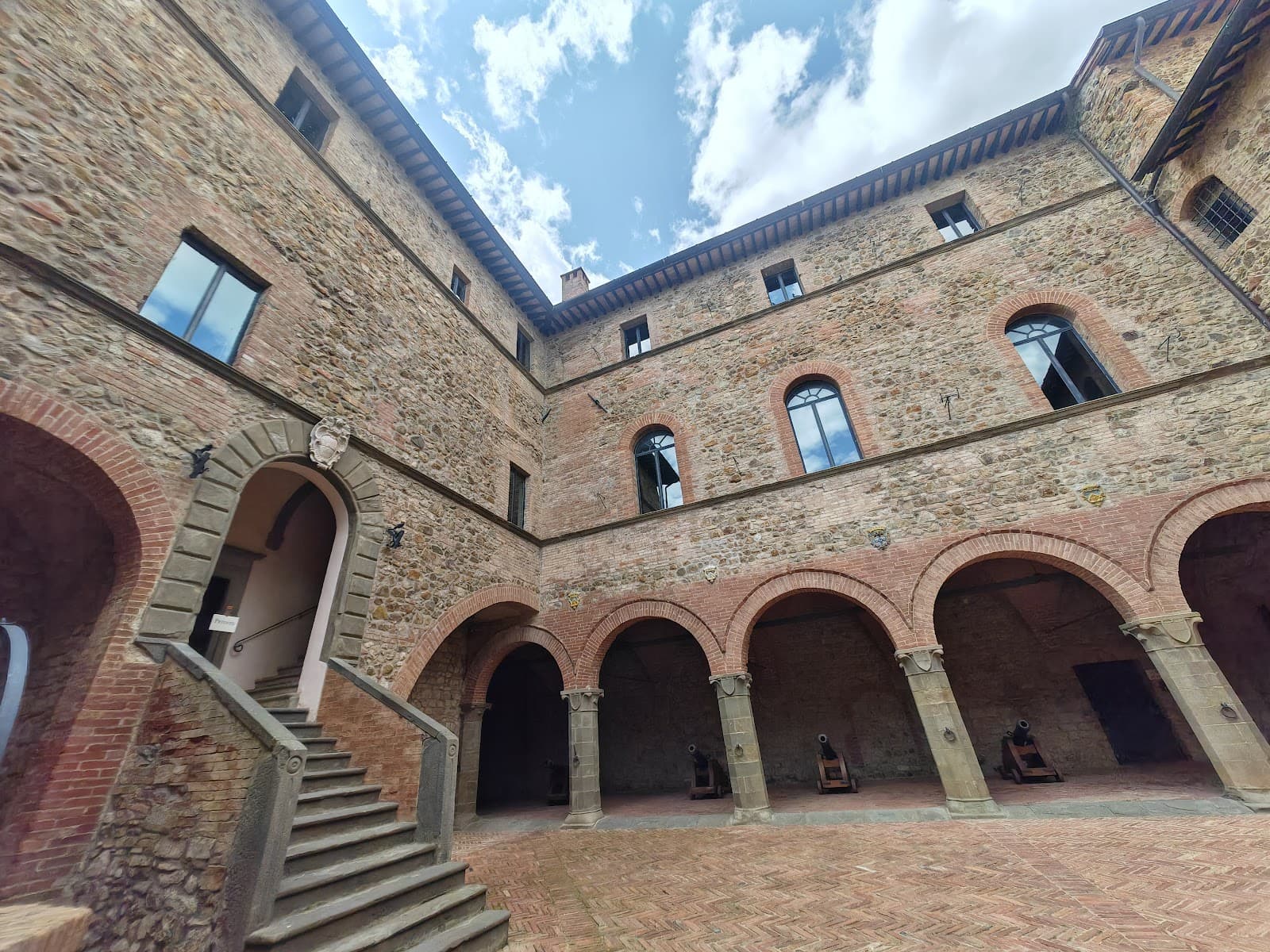 Castello Banfi Poggio alle Mura - Image 1