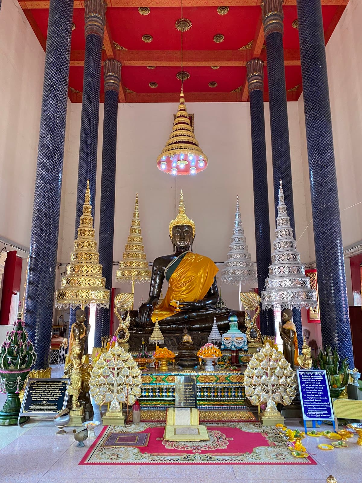 Wat Si Chomphu Ong Tue - Image 1