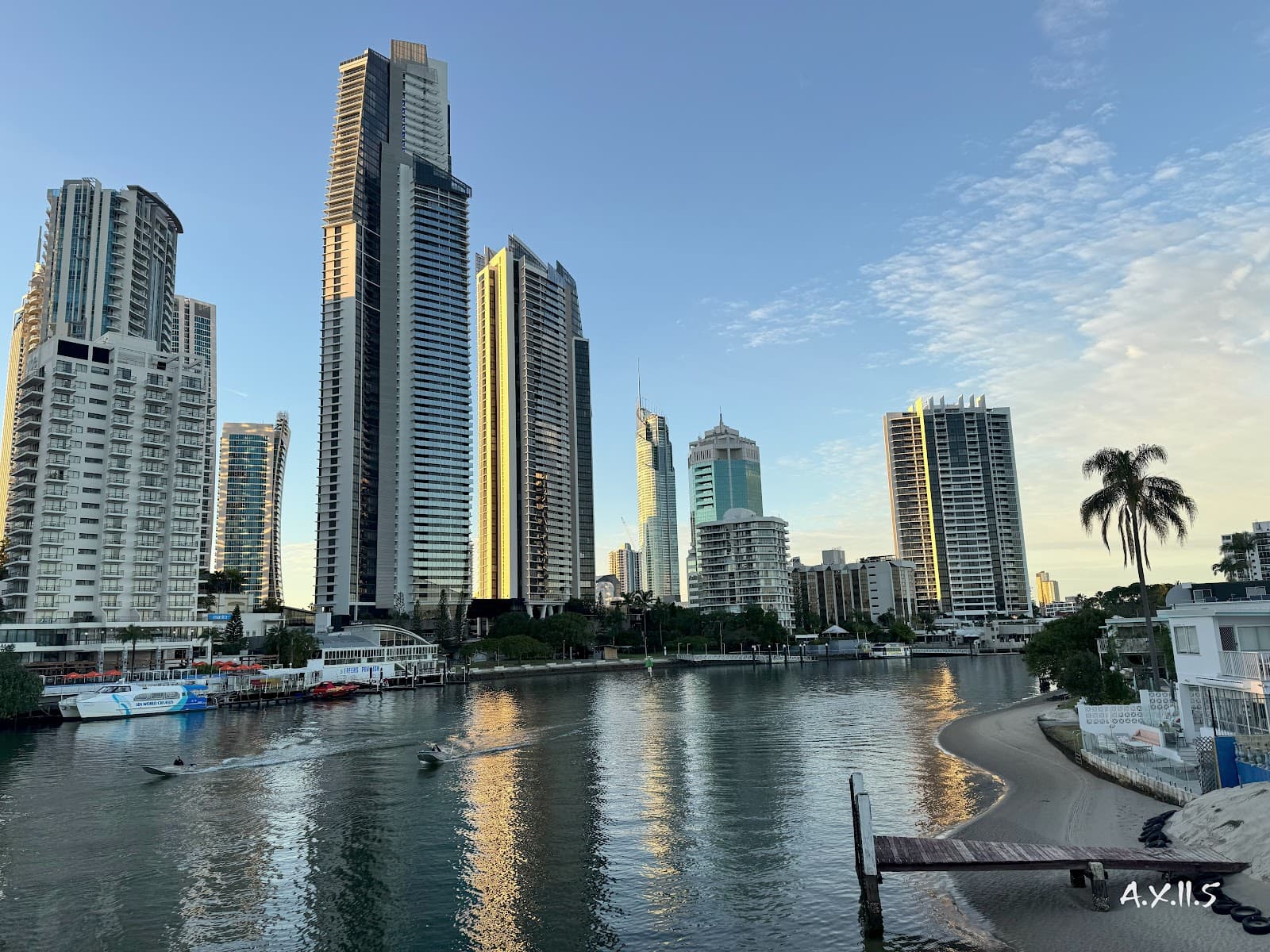 Chevron Island Gold Coast - Image 1