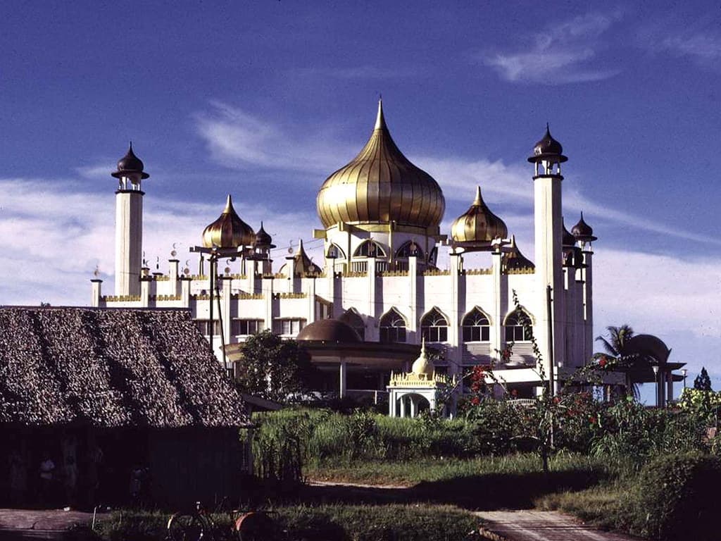 Kuching City Mosque - Image 1