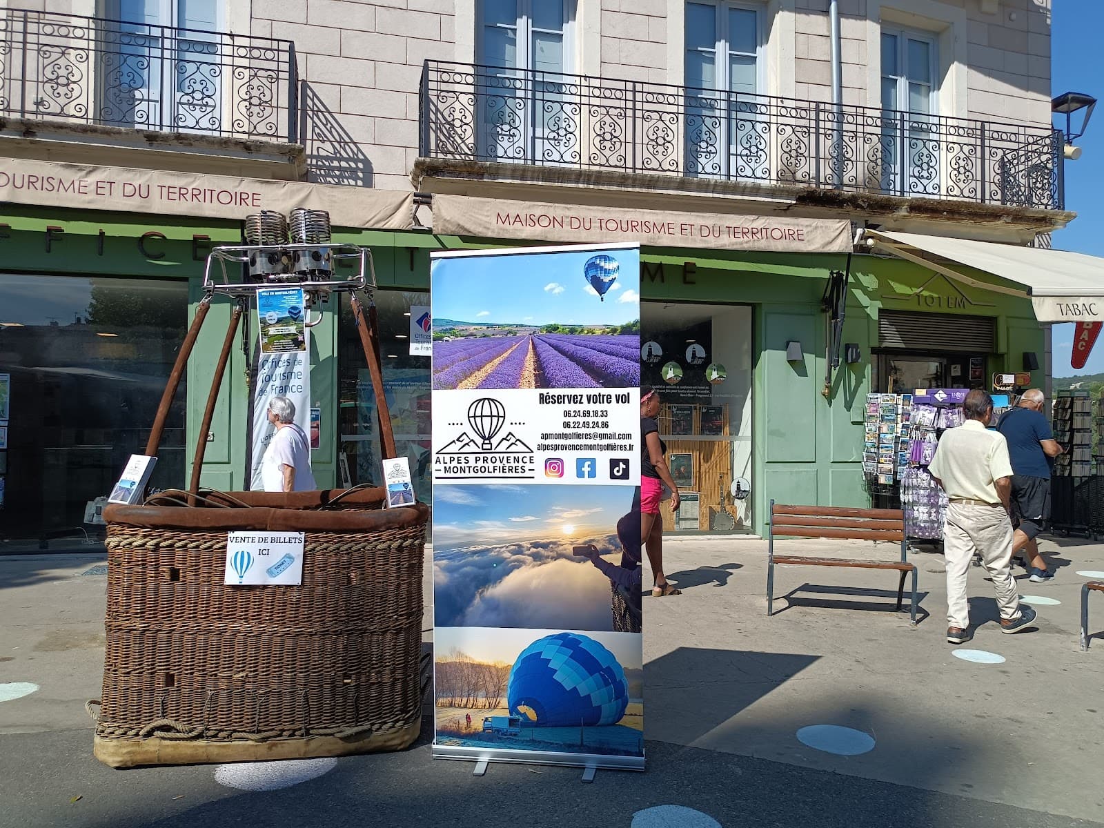 Forcalquier Monday Market - Image 1