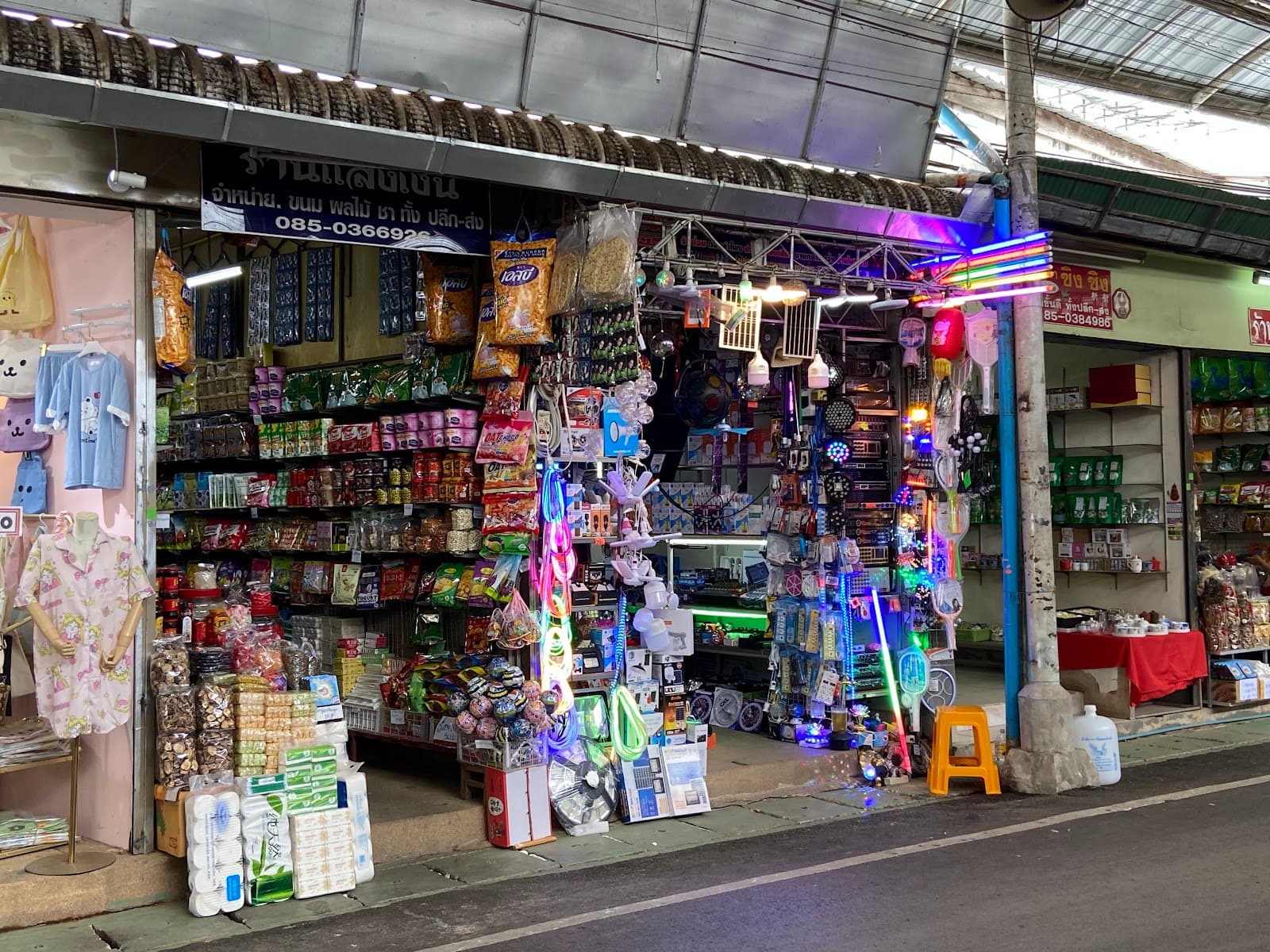 Mae Sai Night Market - Image 1