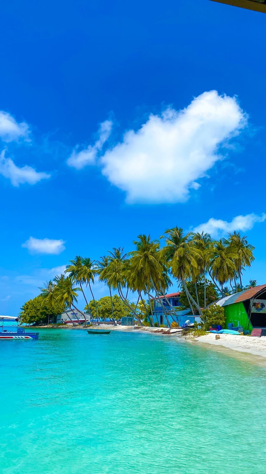 Thulusdhoo Island - Image 1