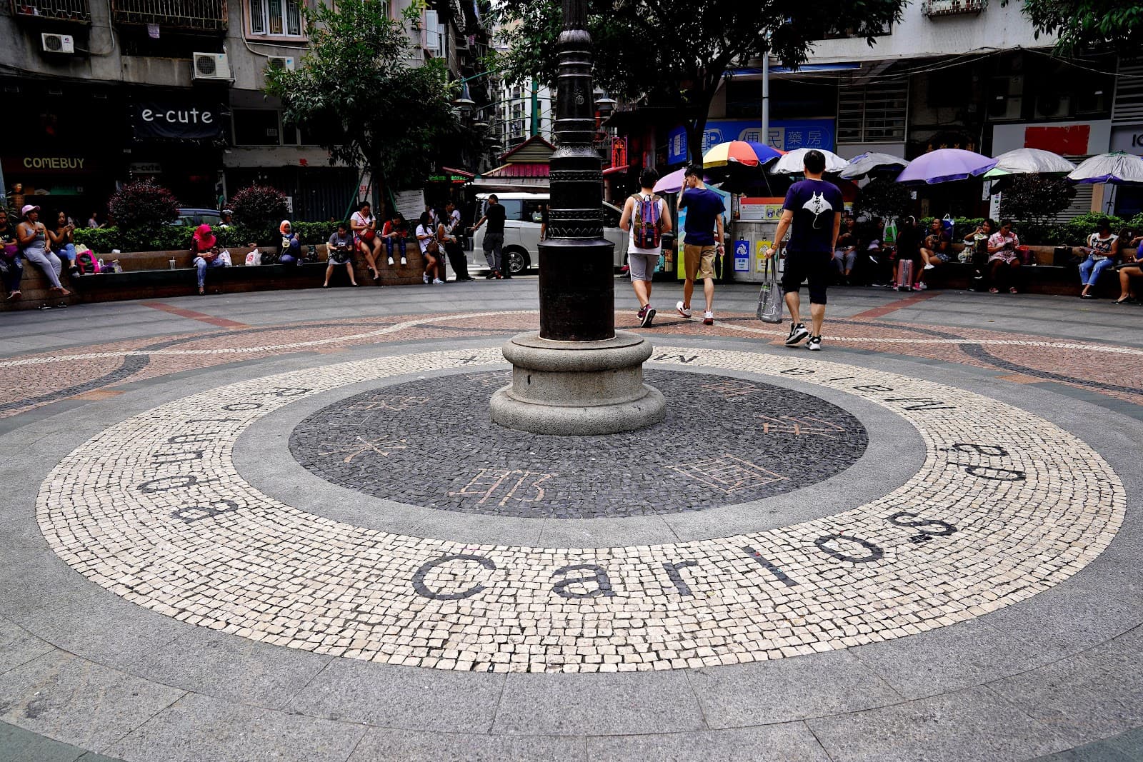 Three Lamps District Macau - Image 1