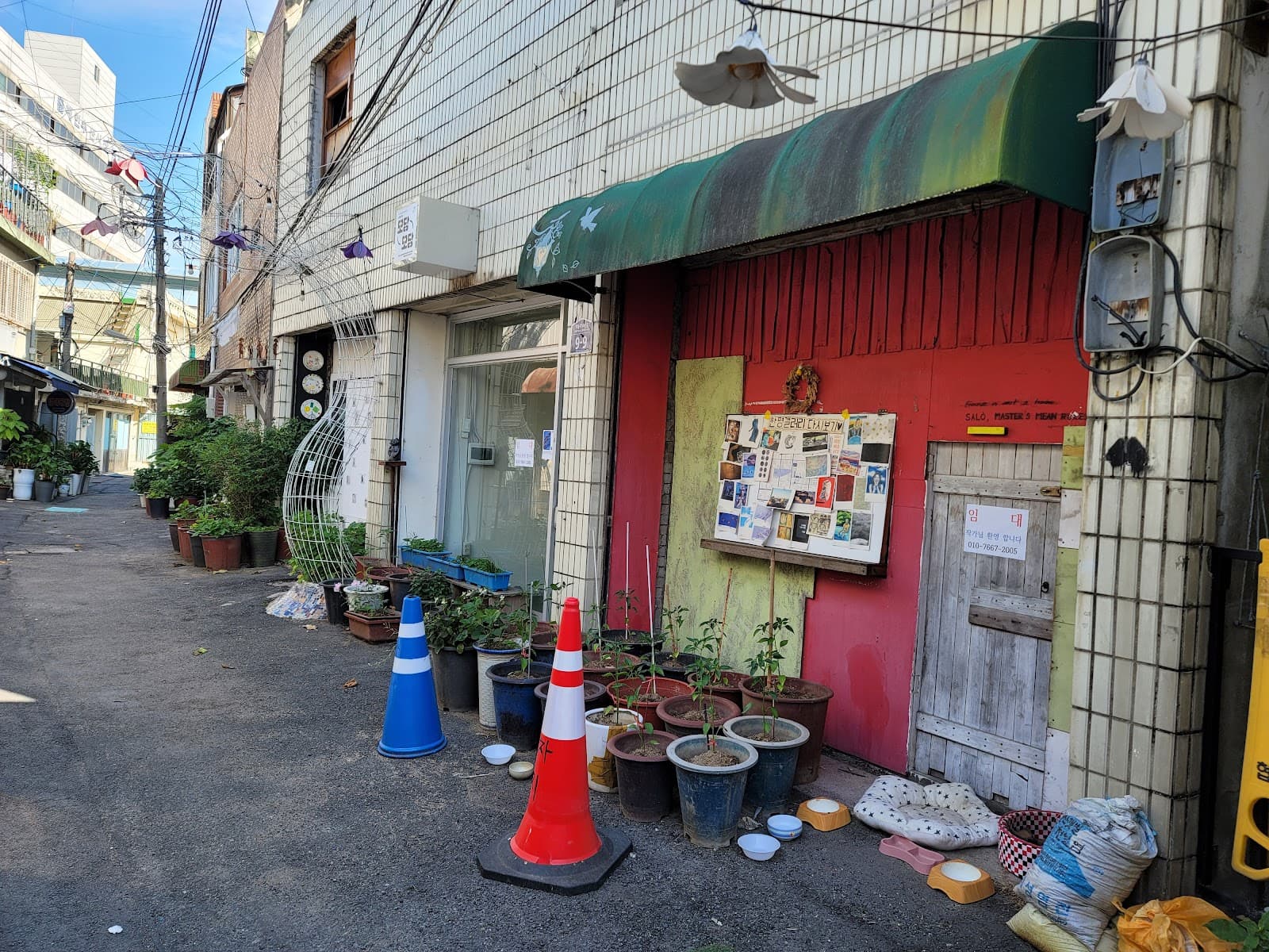Daein Art Market - Image 1