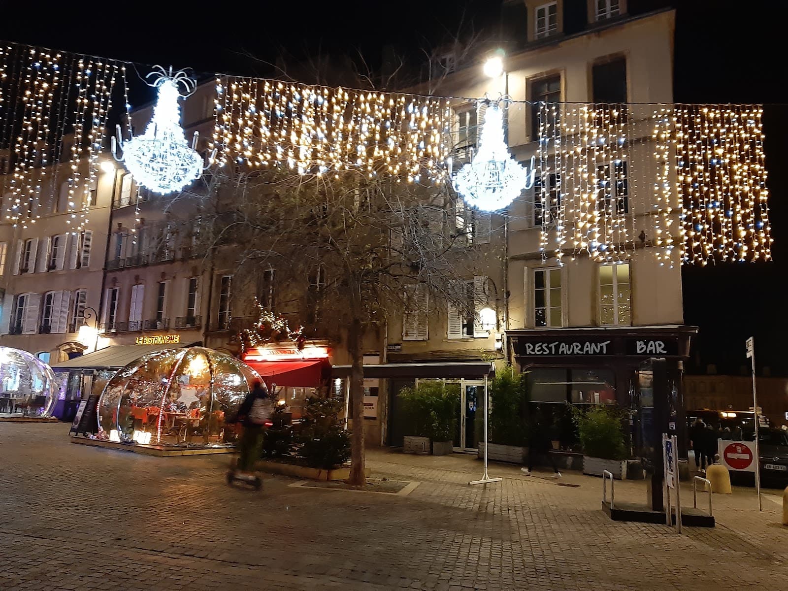 Place de Chambre - Image 1