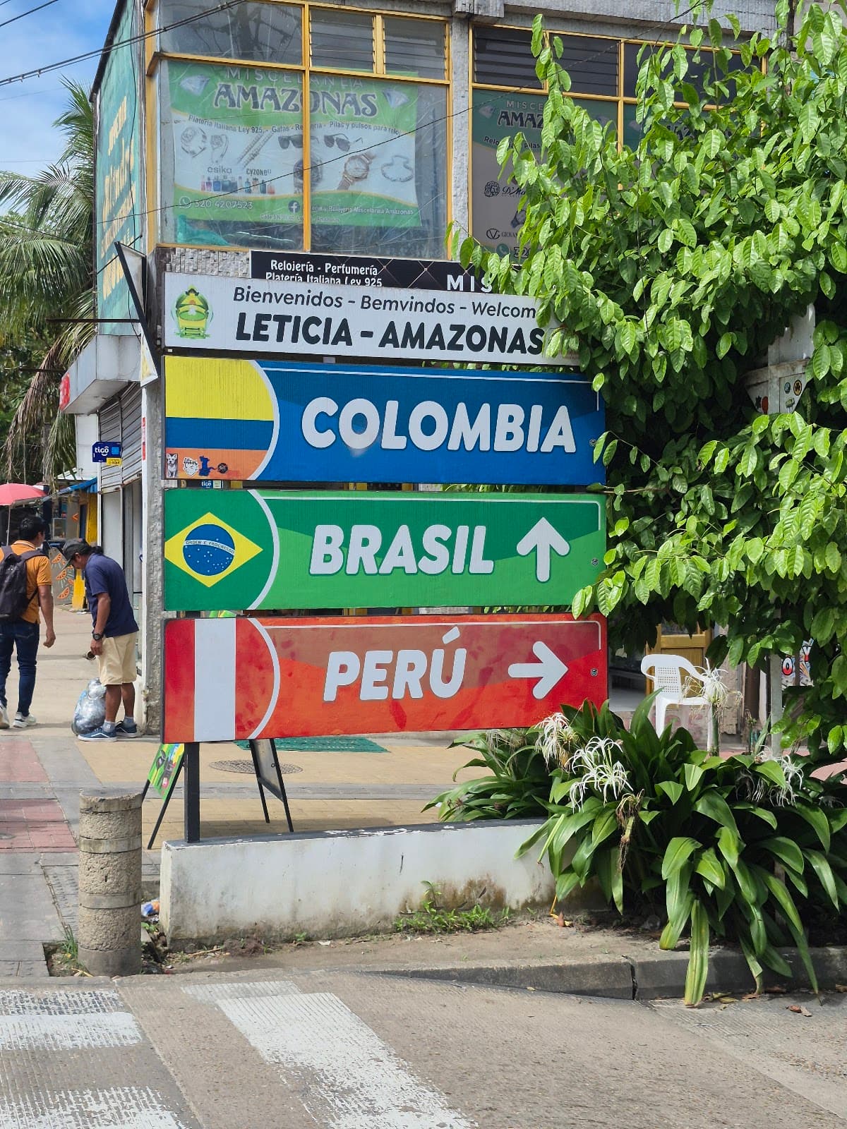 Tres Fronteras (tri-border point) - Image 1