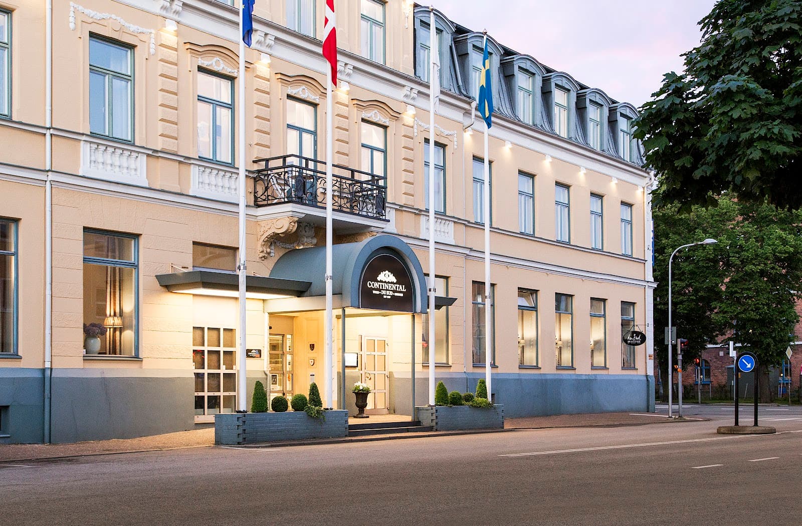 Hotel Continental du Sud - Image 1