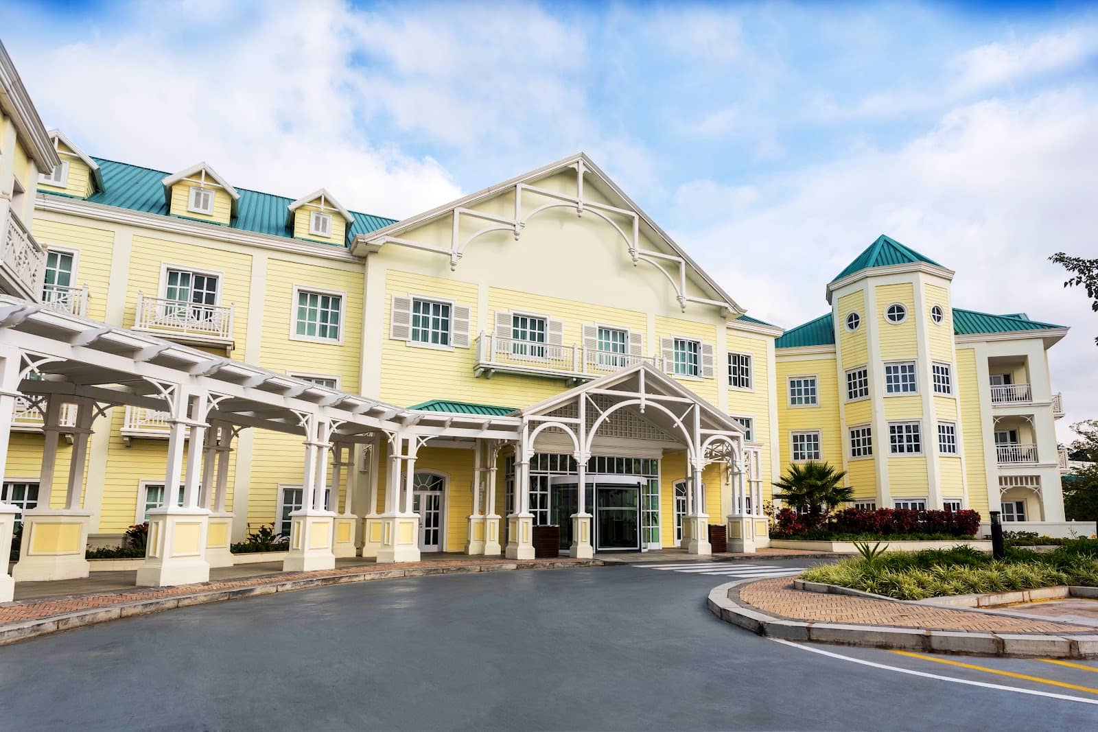 Hemingways Mall Access