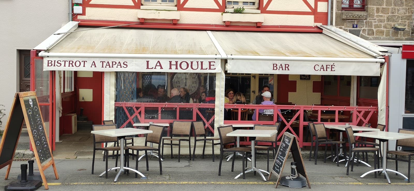 La Houle Harbor Quarter - Image 1