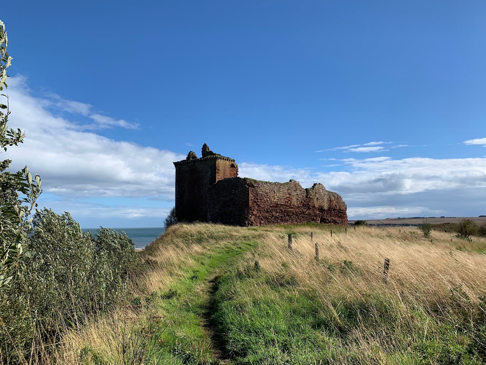 Red Castle, Lunan Bay - Image 1