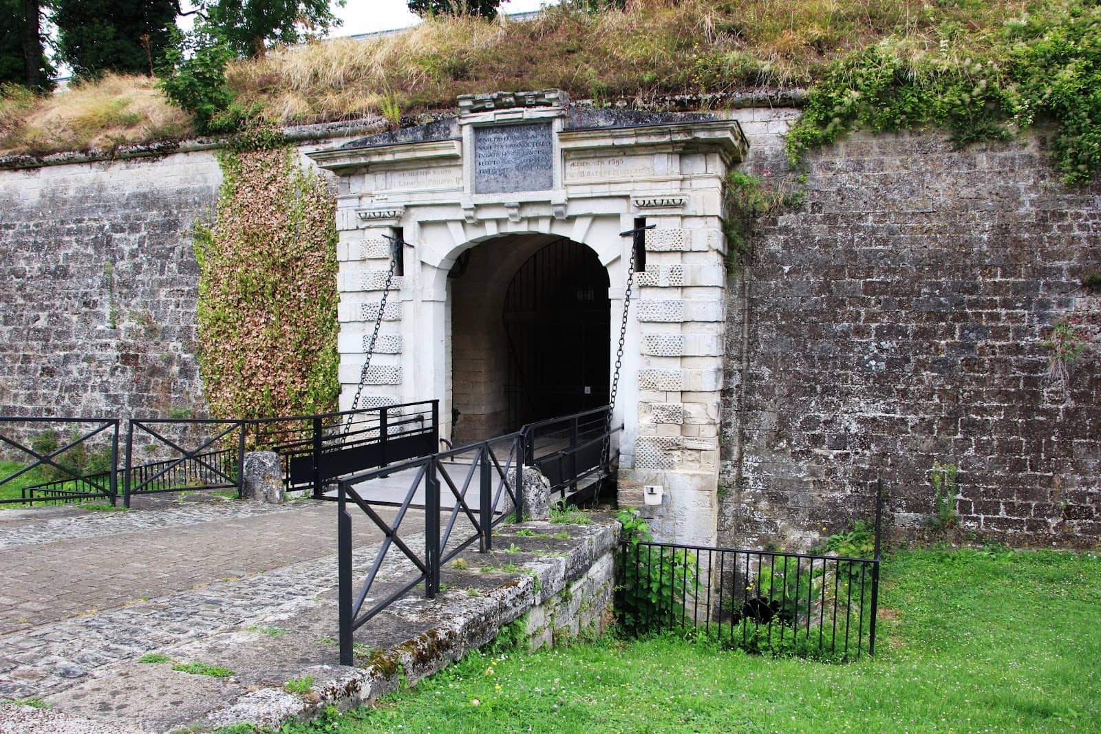 Scenic Streets and Views