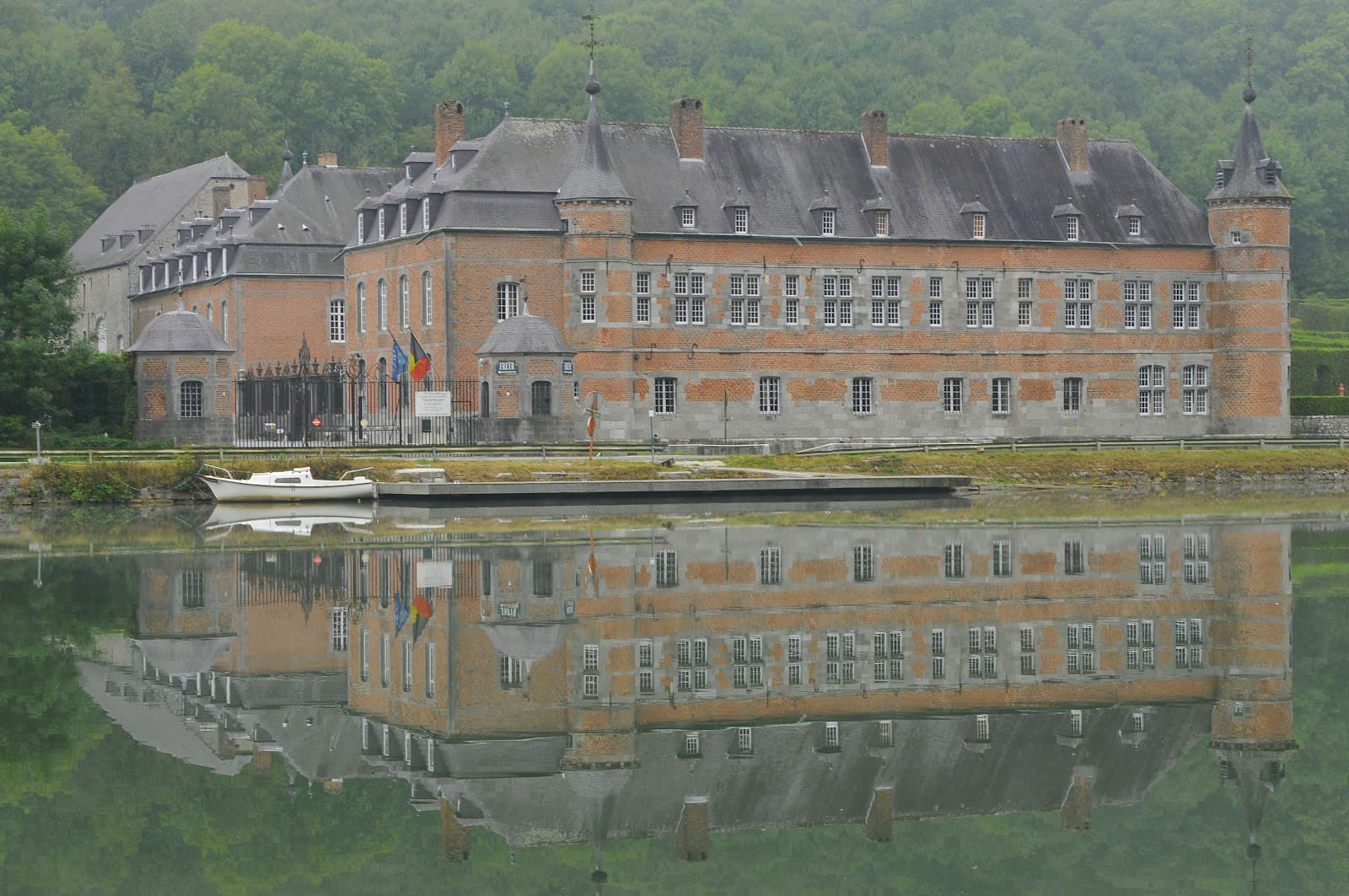 Freyr Castle and Gardens - Image 1