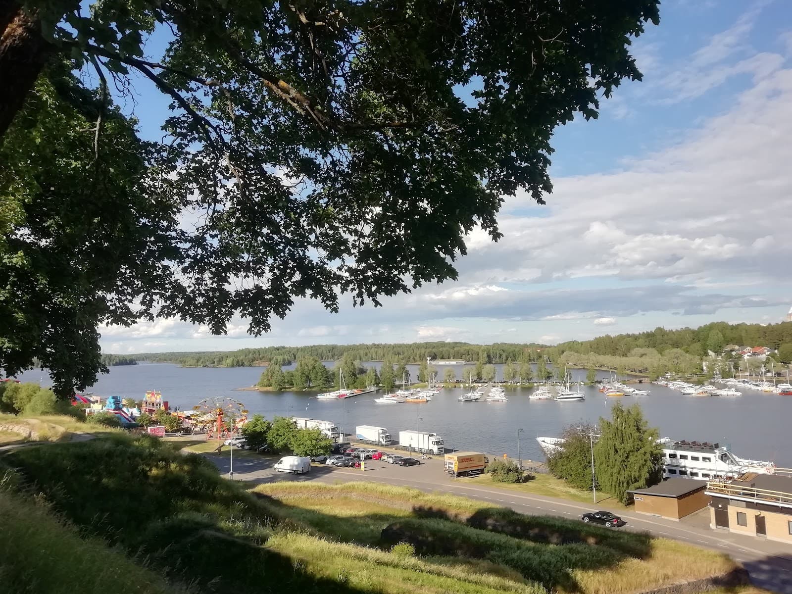 Rantapuisto Waterfront Park - Image 1
