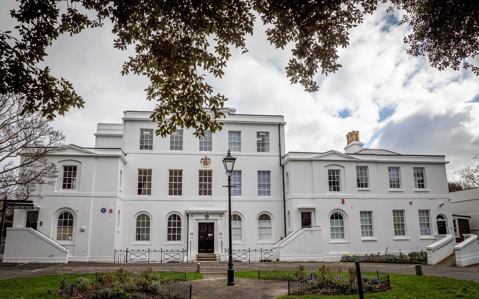 Pierremont Hall and Park - Image 1