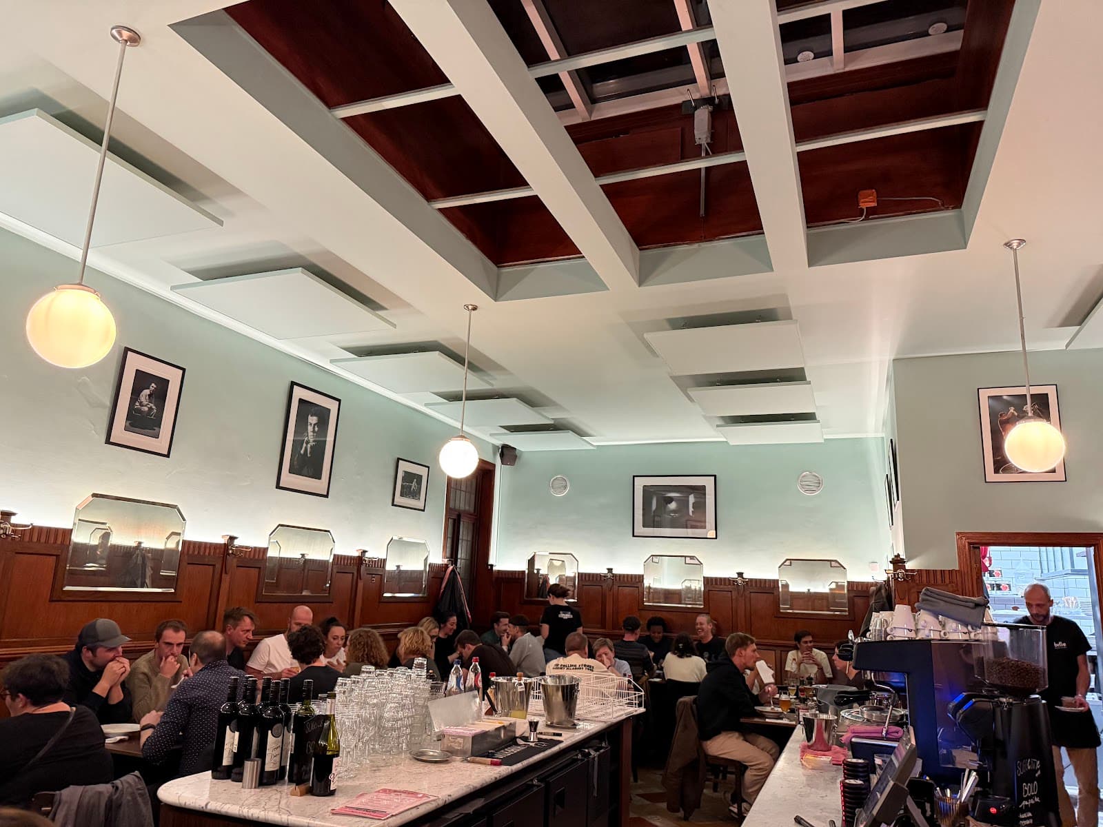 Billie Bar - Image 1