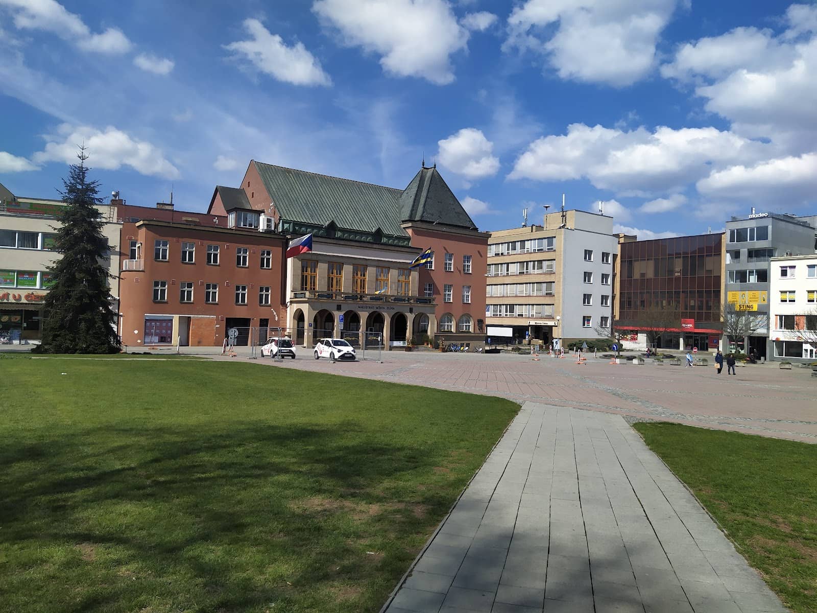 Shopping & Dining Options