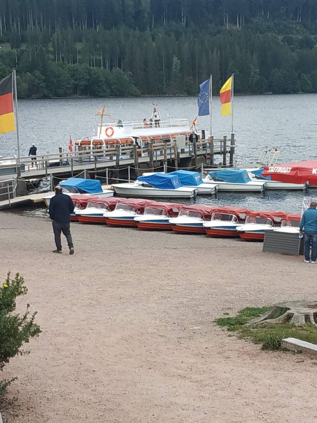 Charming Lakeside Cafes