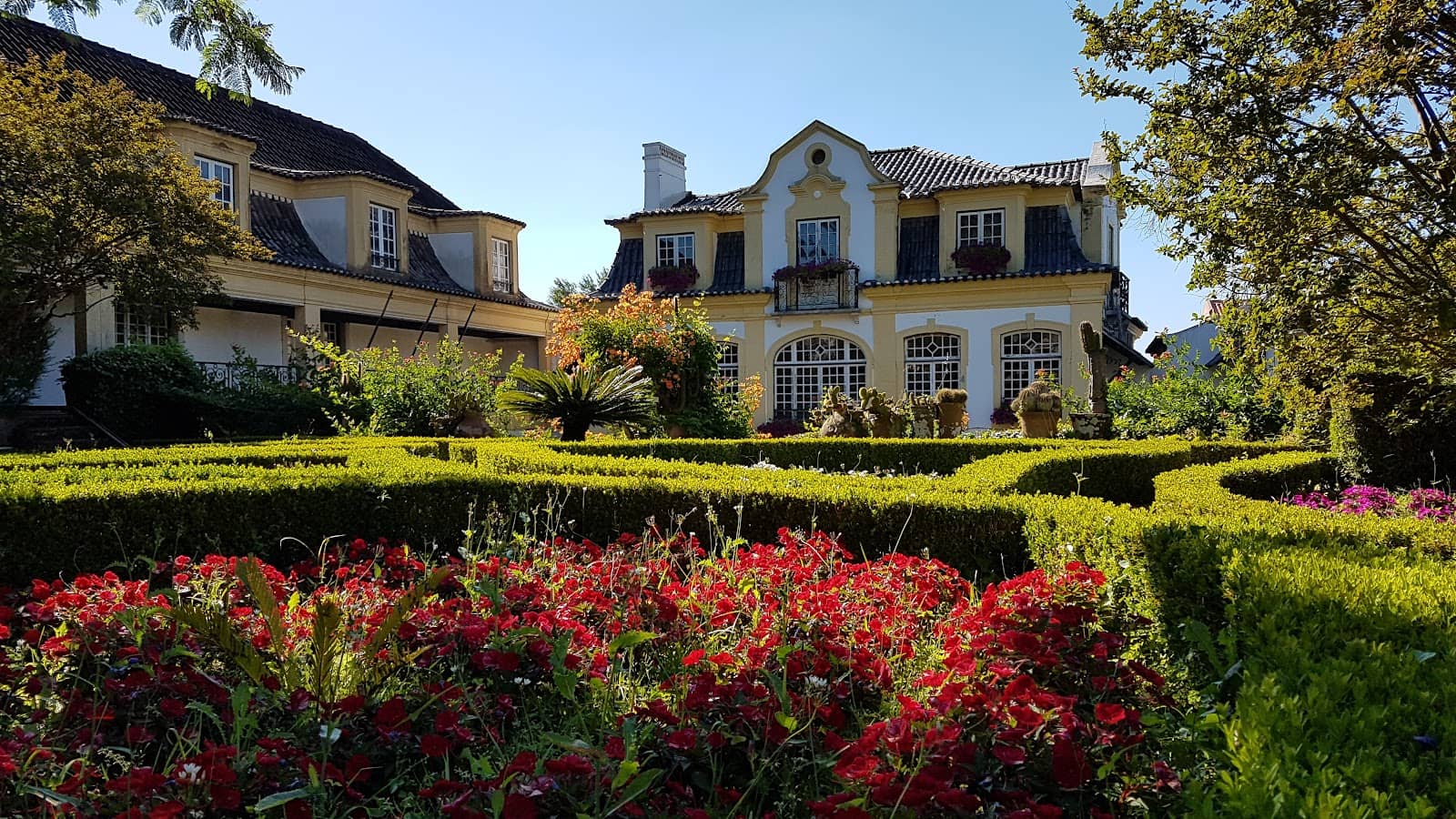 Estate Gardens and Property