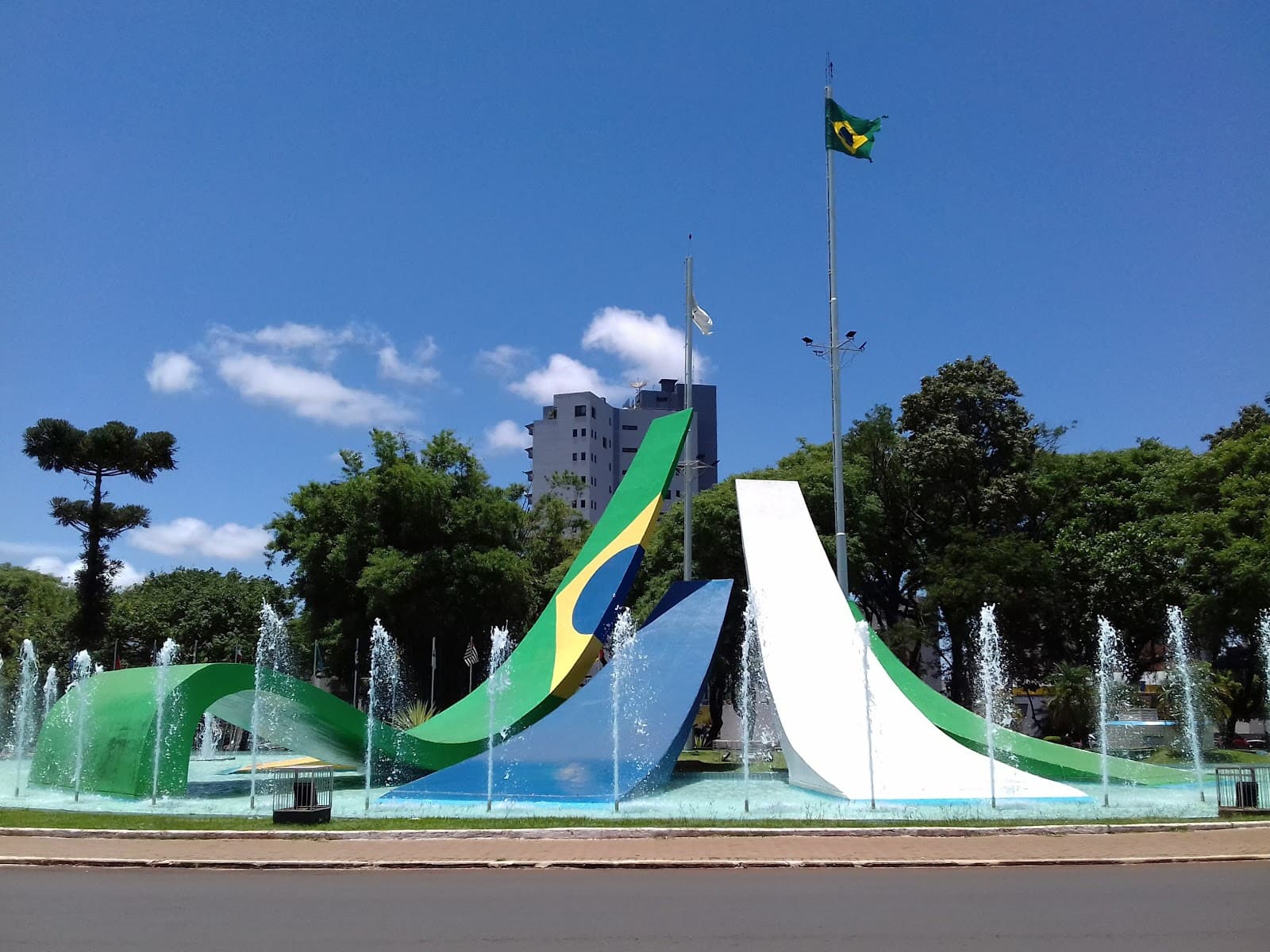 Praça do Migrante Cascavel Brazil - Image 1