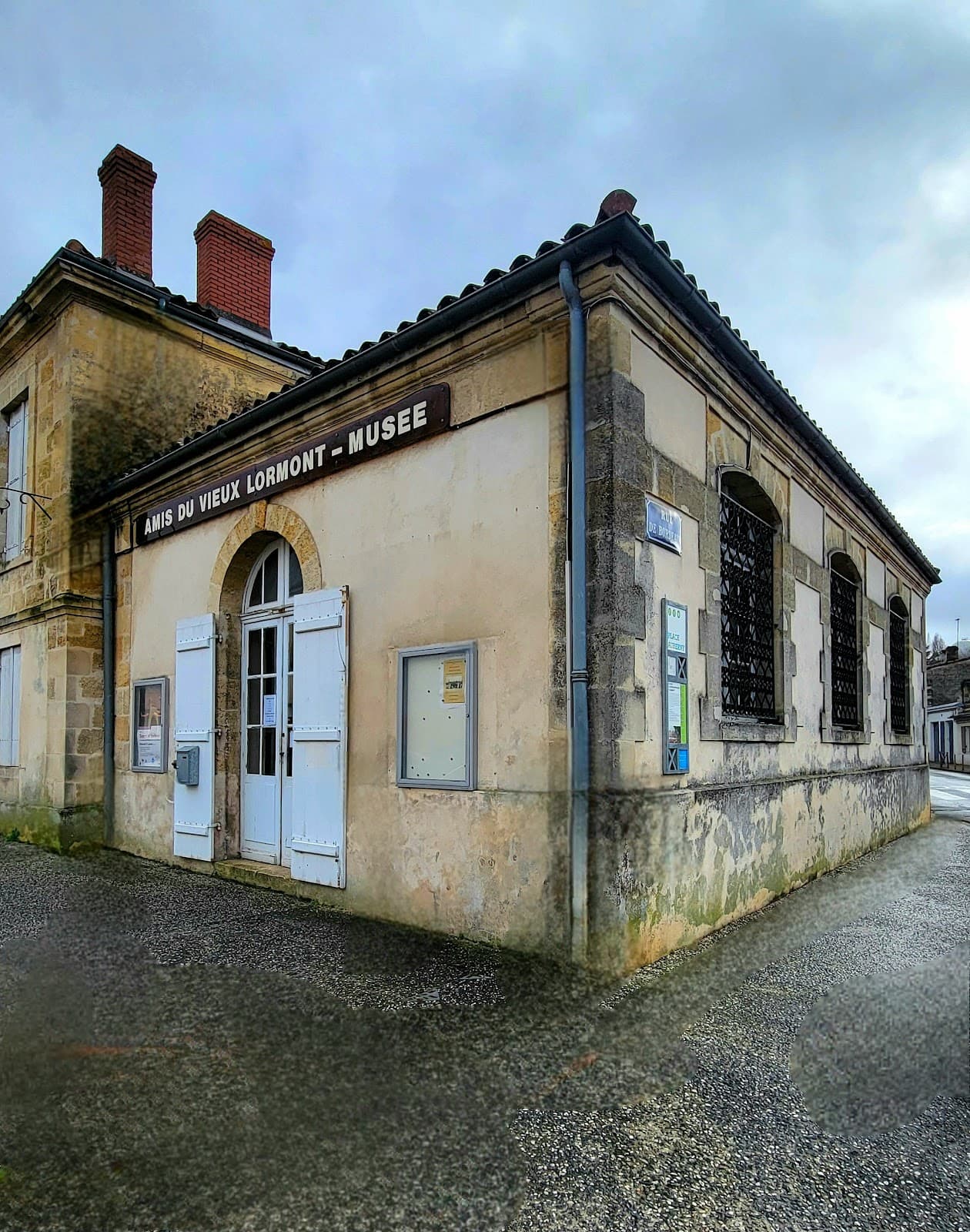 Vieux Lormont - Image 1