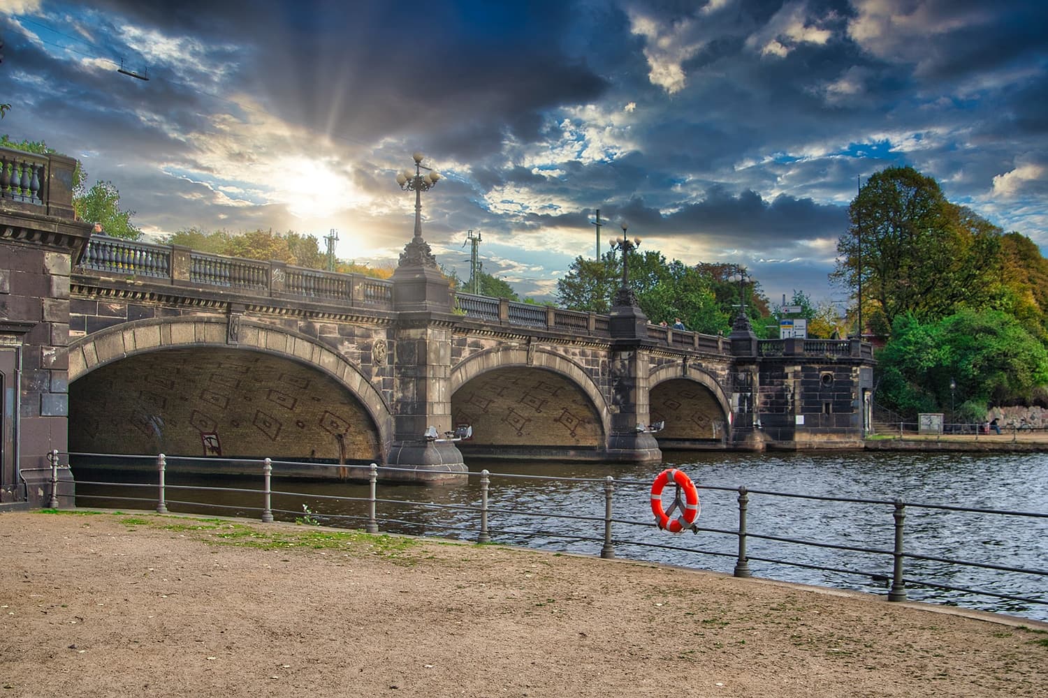 Lombard Bridge - Image 1