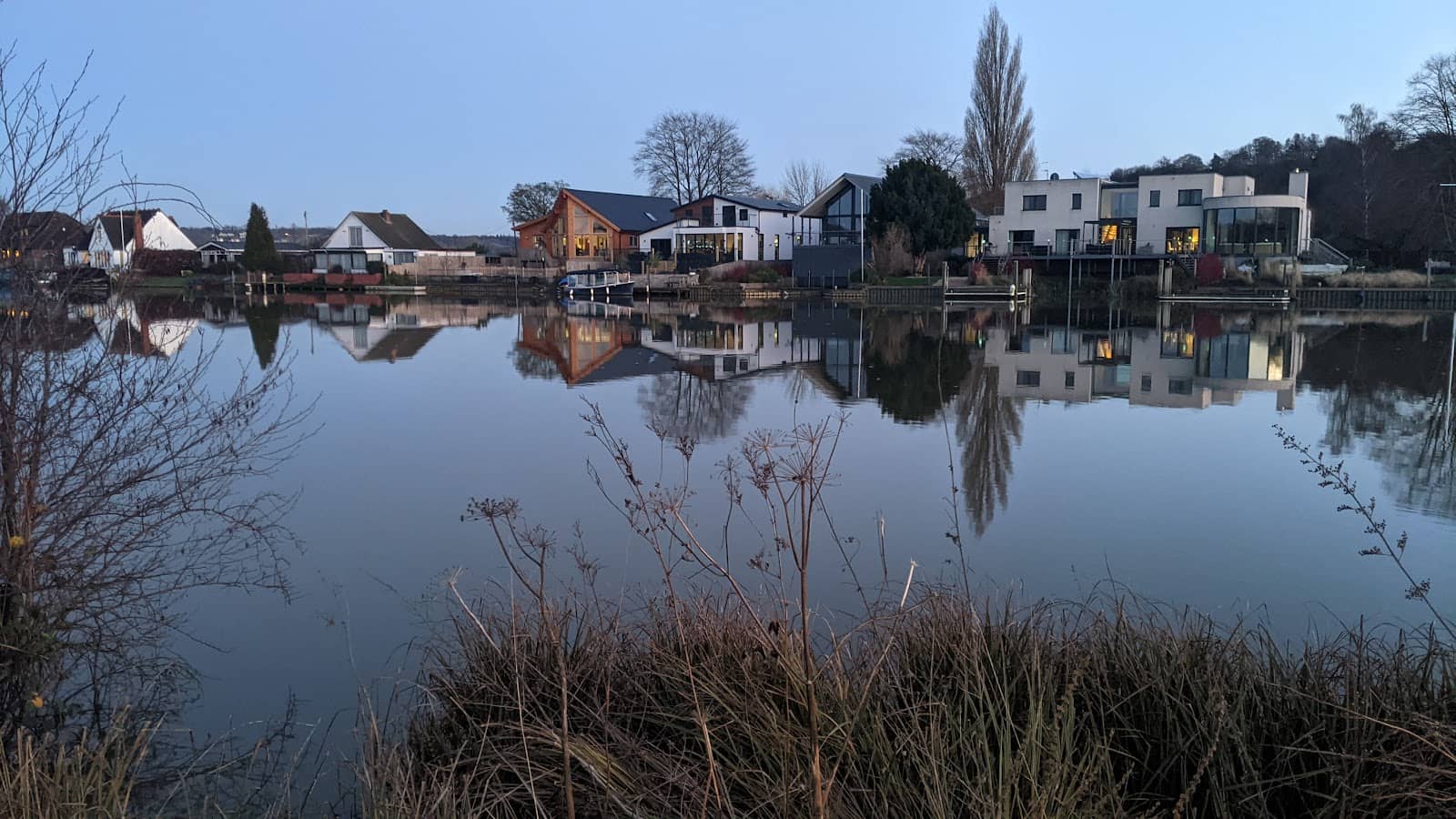 Local Pubs & Eateries